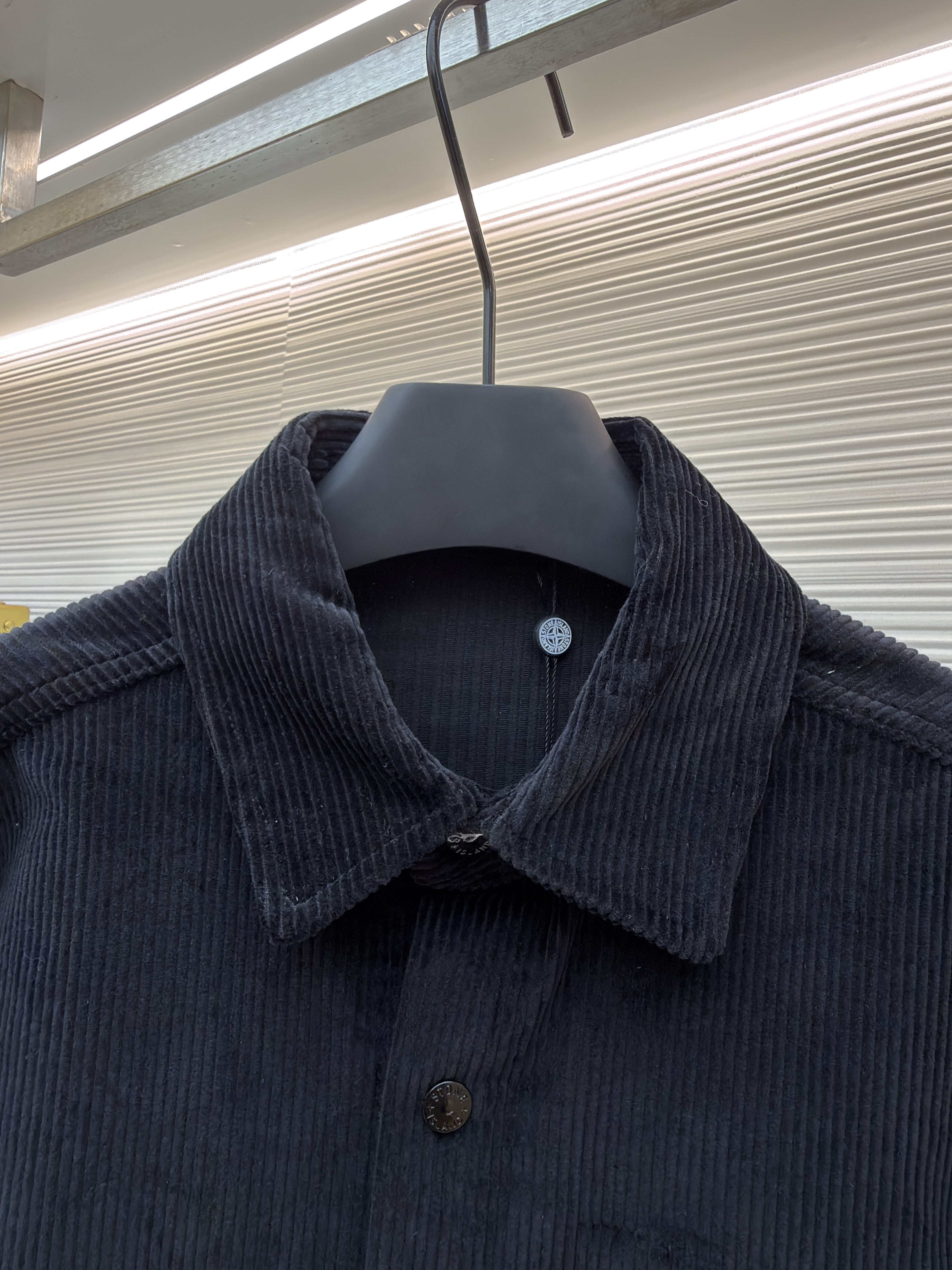 STONE ISLAND 石头岛 灯芯绒徽章口袋衬衫外套 夹克 长袖 黑色 米白色 B0