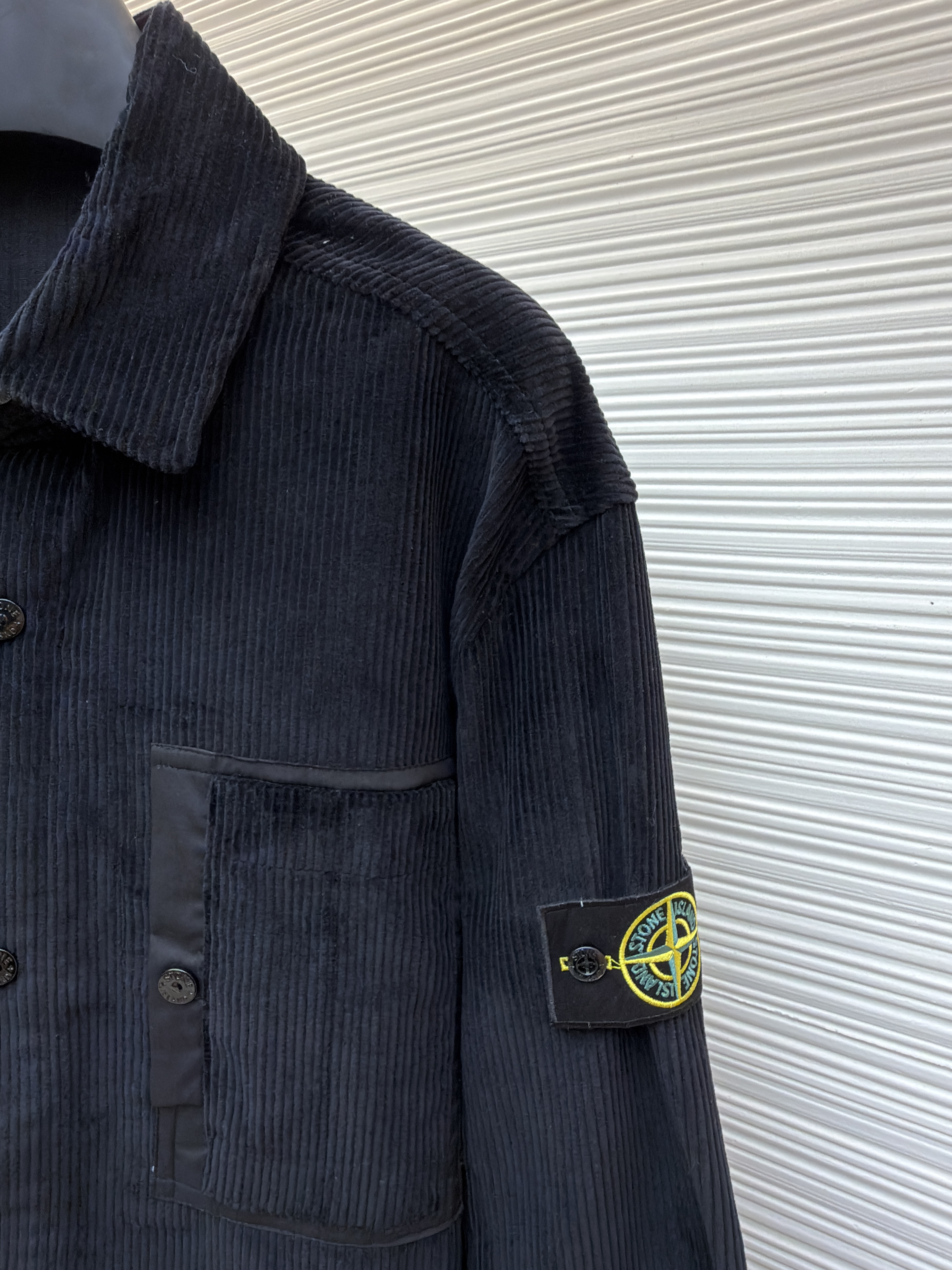 STONE ISLAND 石头岛 灯芯绒徽章口袋衬衫外套 夹克 长袖 黑色 米白色 B0