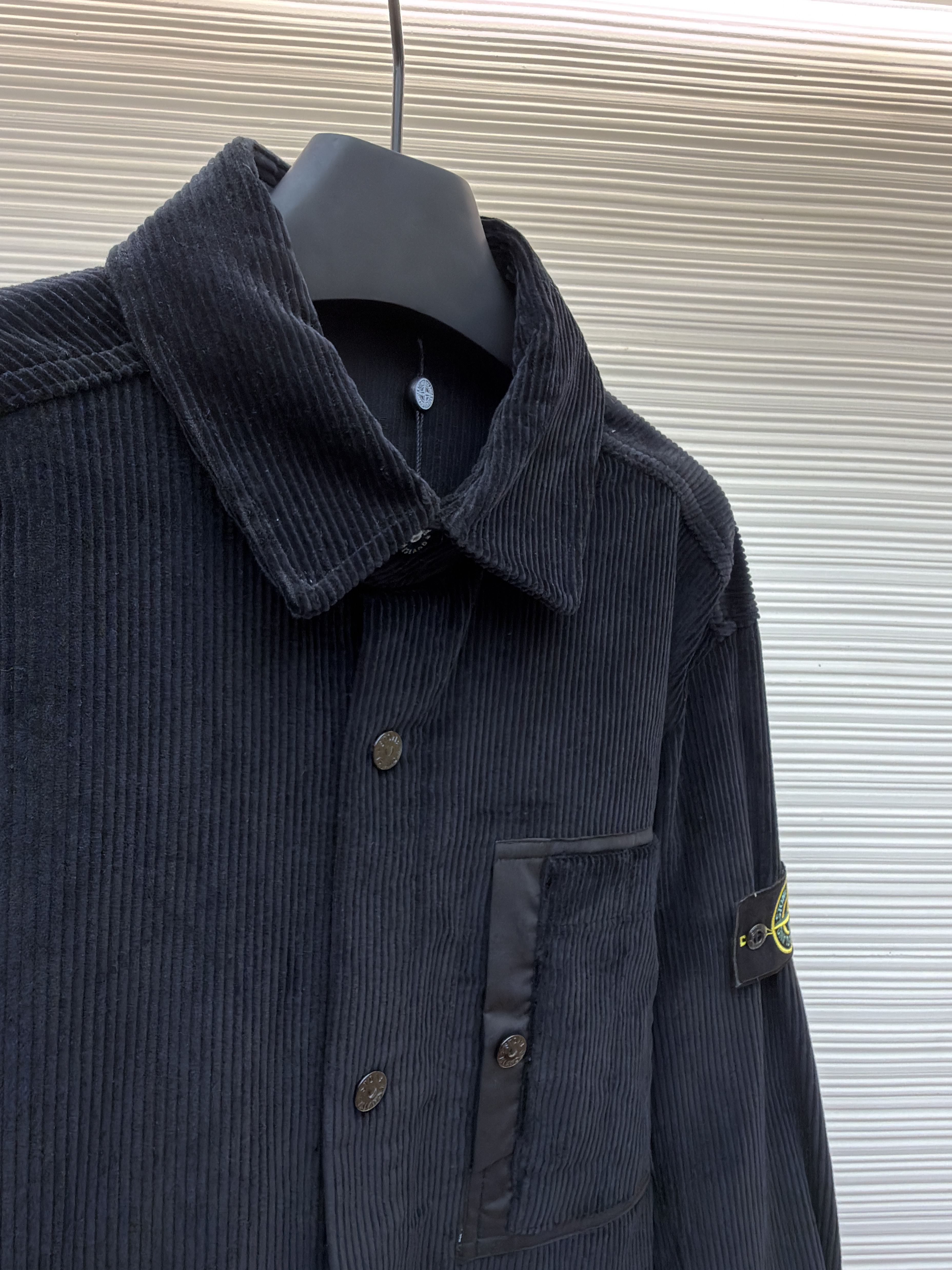 STONE ISLAND 石头岛 灯芯绒徽章口袋衬衫外套 夹克 长袖 黑色 米白色 B0