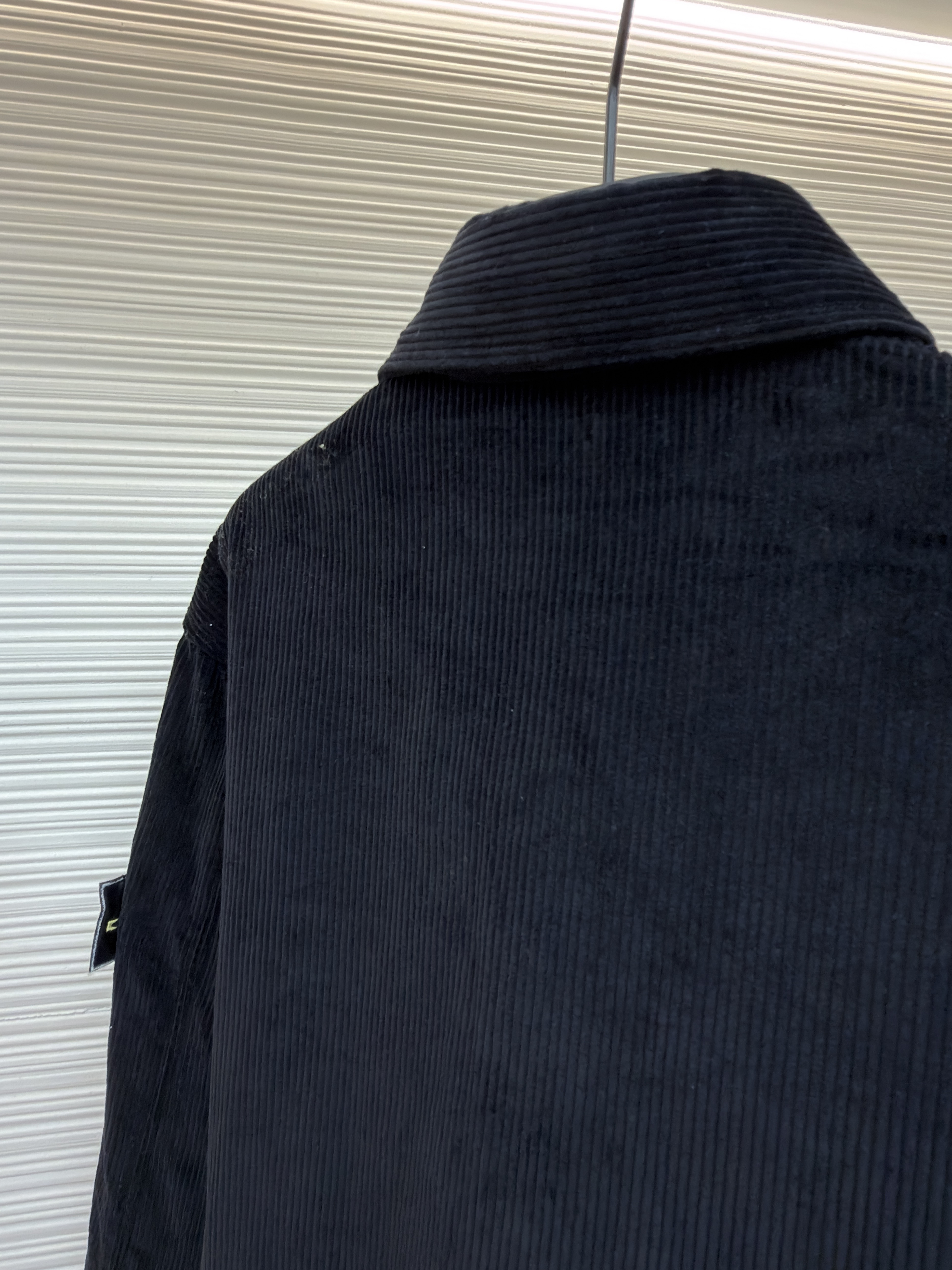 STONE ISLAND 石头岛 灯芯绒徽章口袋衬衫外套 夹克 长袖 黑色 米白色 B0