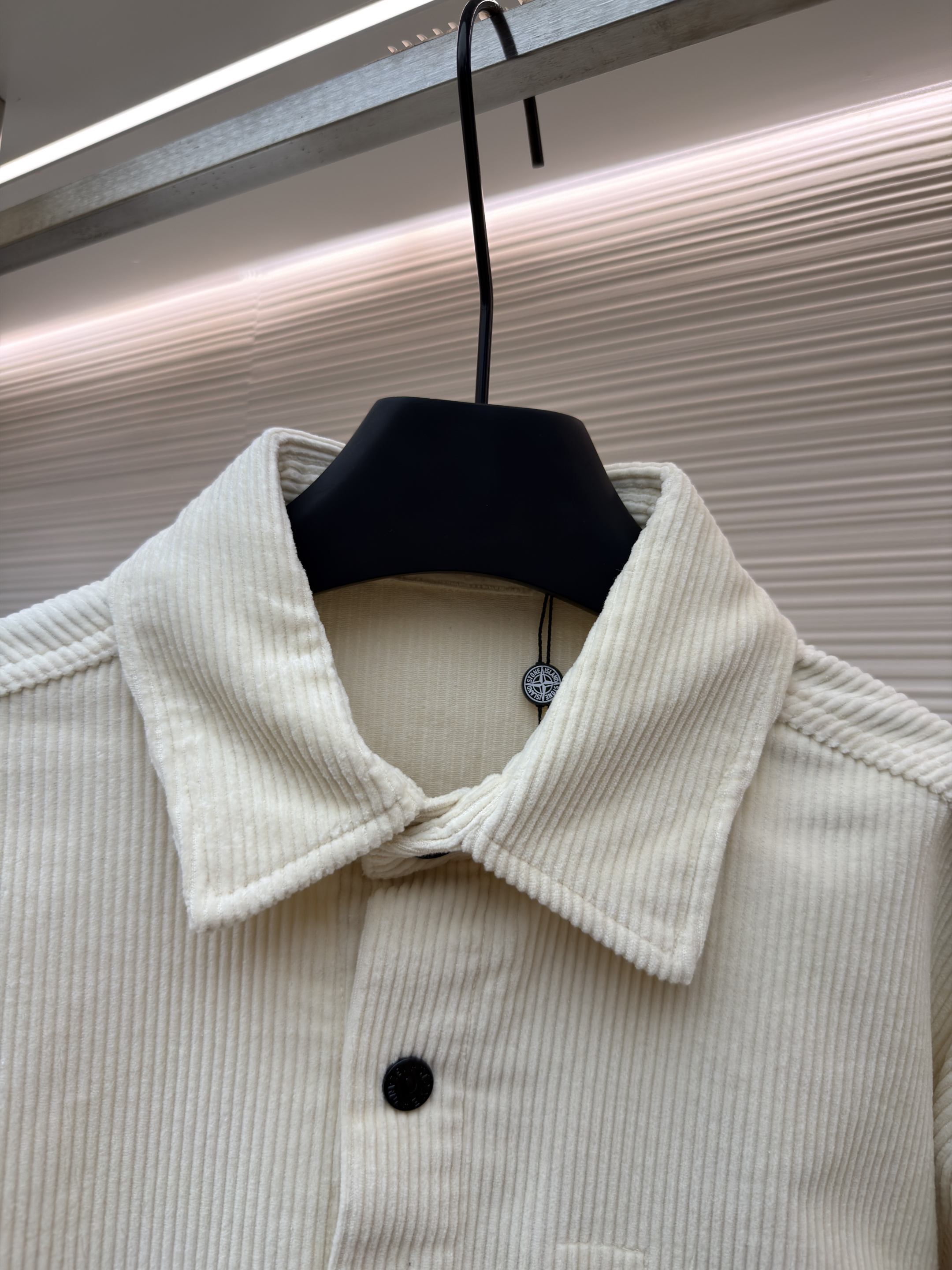 STONE ISLAND 石头岛 灯芯绒徽章口袋衬衫外套 夹克 长袖 黑色 米白色 B0