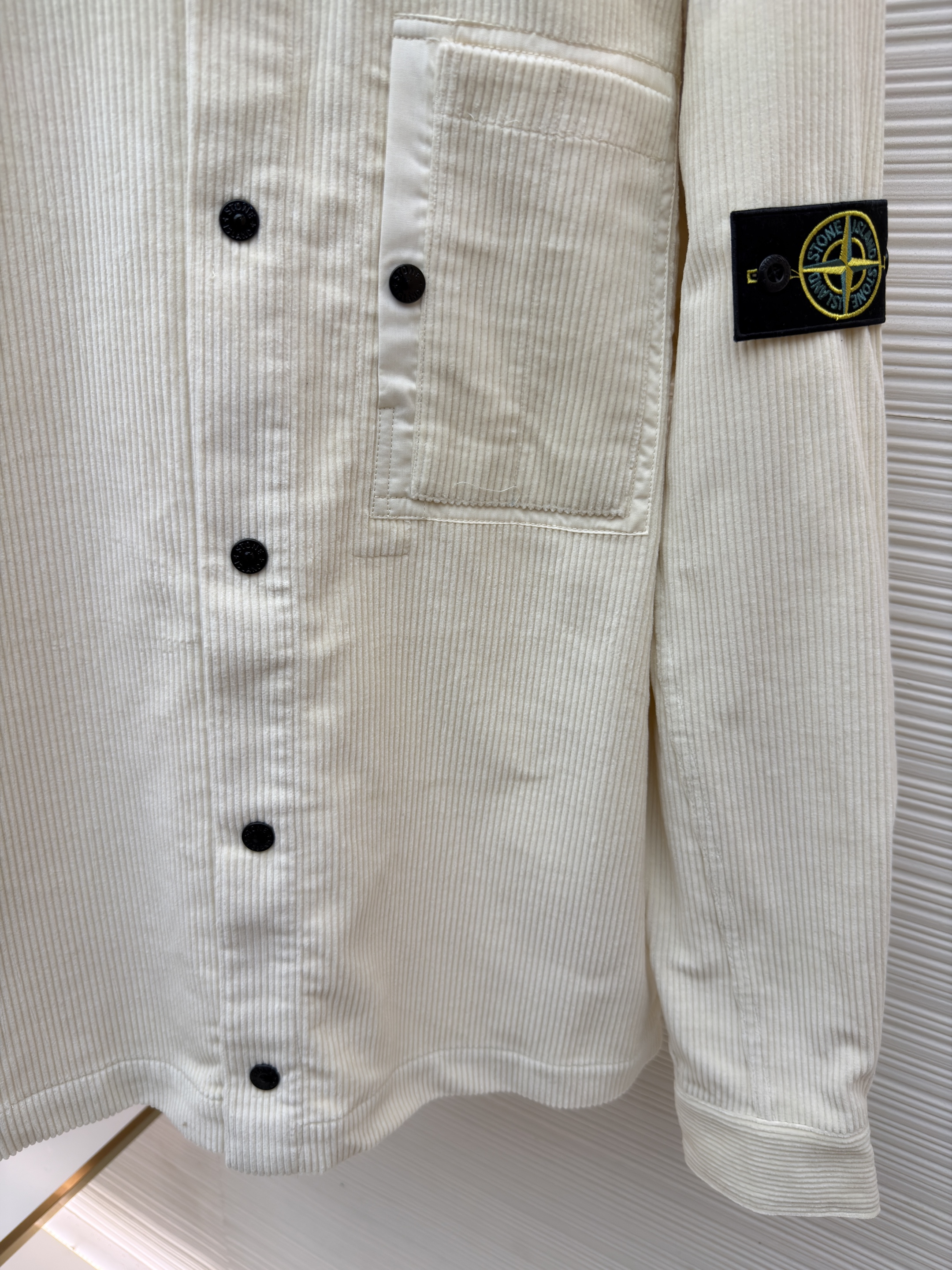 STONE ISLAND 石头岛 灯芯绒徽章口袋衬衫外套 夹克 长袖 黑色 米白色 B0