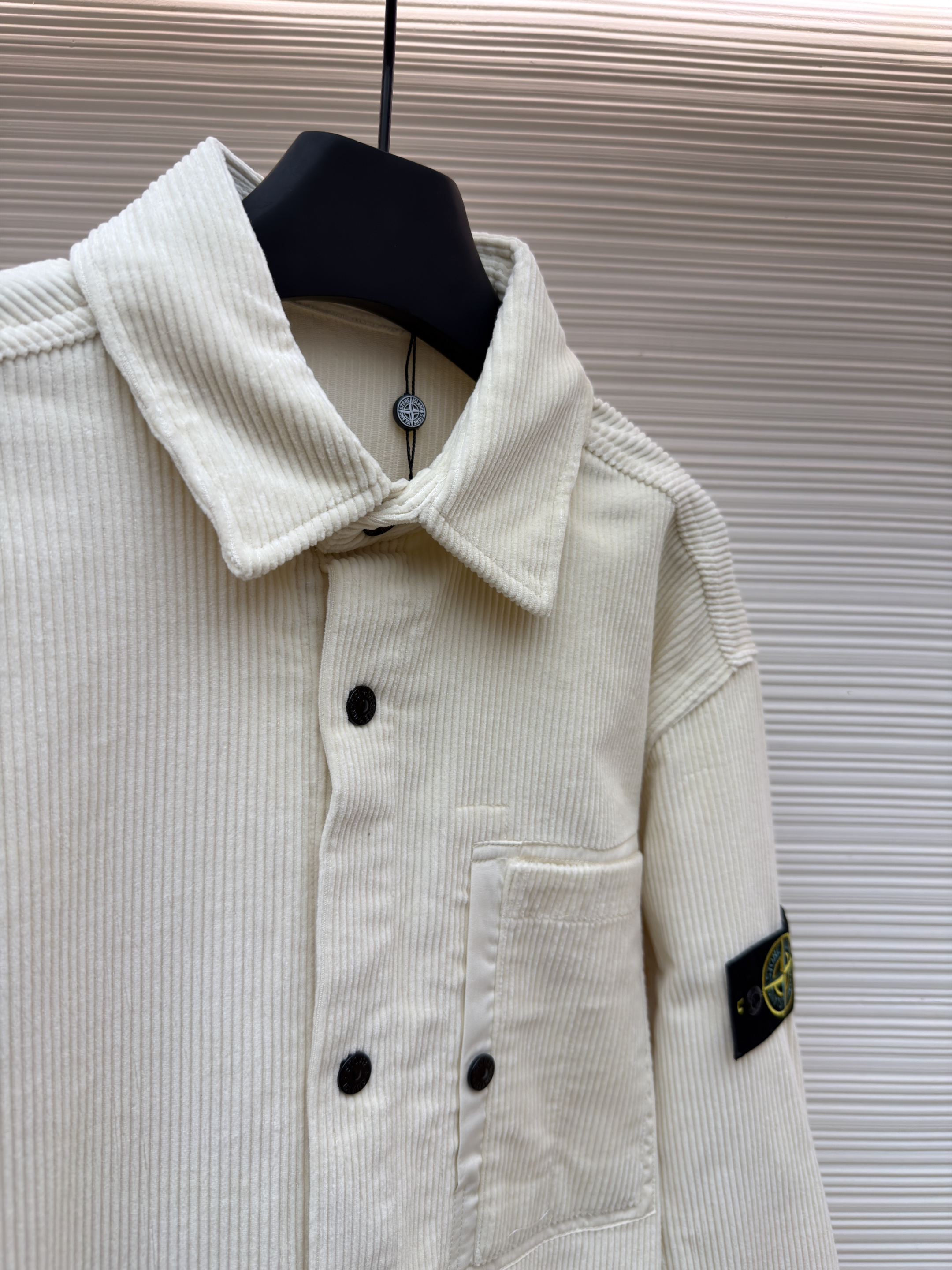 STONE ISLAND 石头岛 灯芯绒徽章口袋衬衫外套 夹克 长袖 黑色 米白色 B0