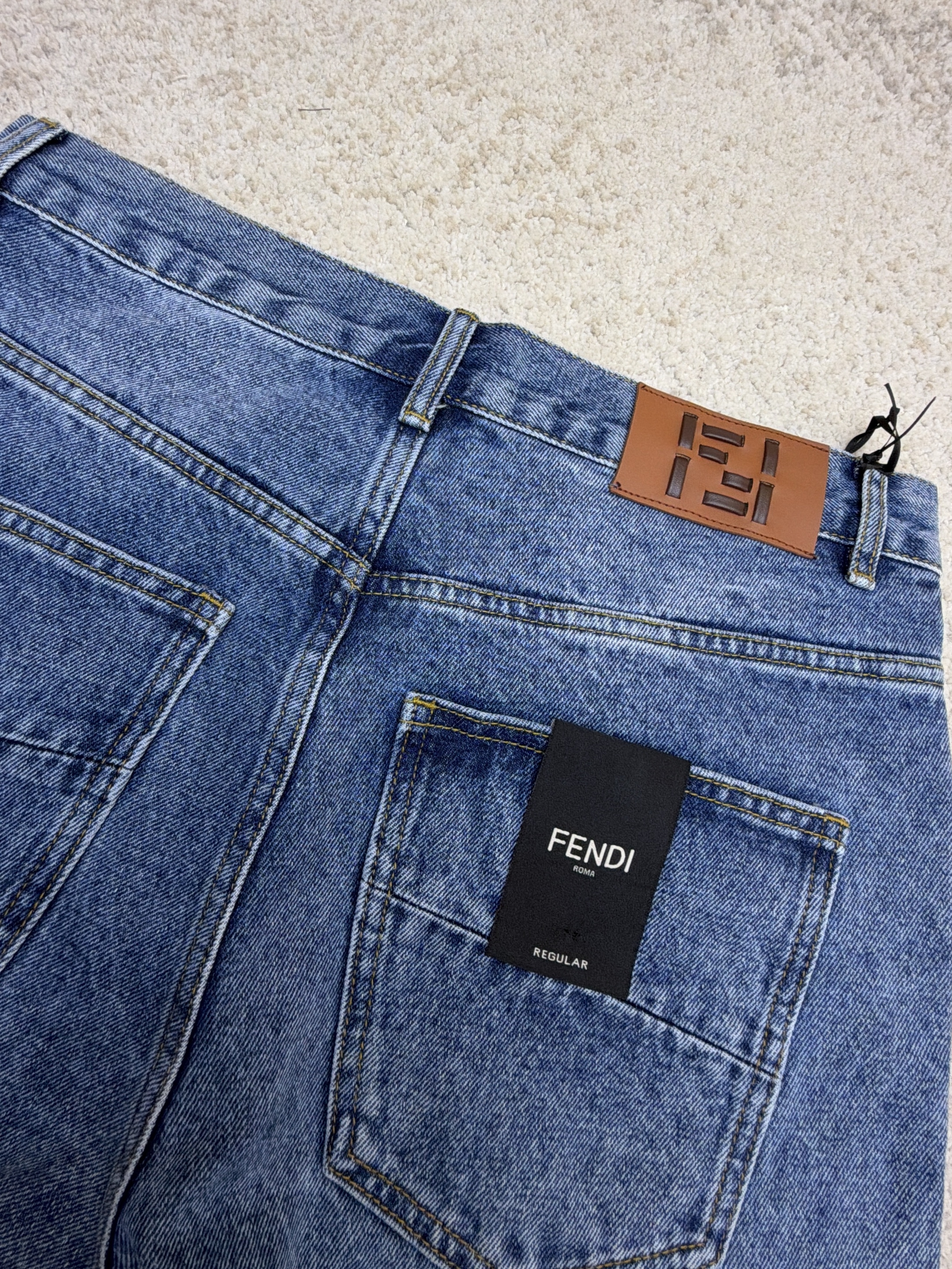 FENDI 芬迪 绣花标识牛仔裤 长裤 裤子 休闲裤 浅蓝色 B0