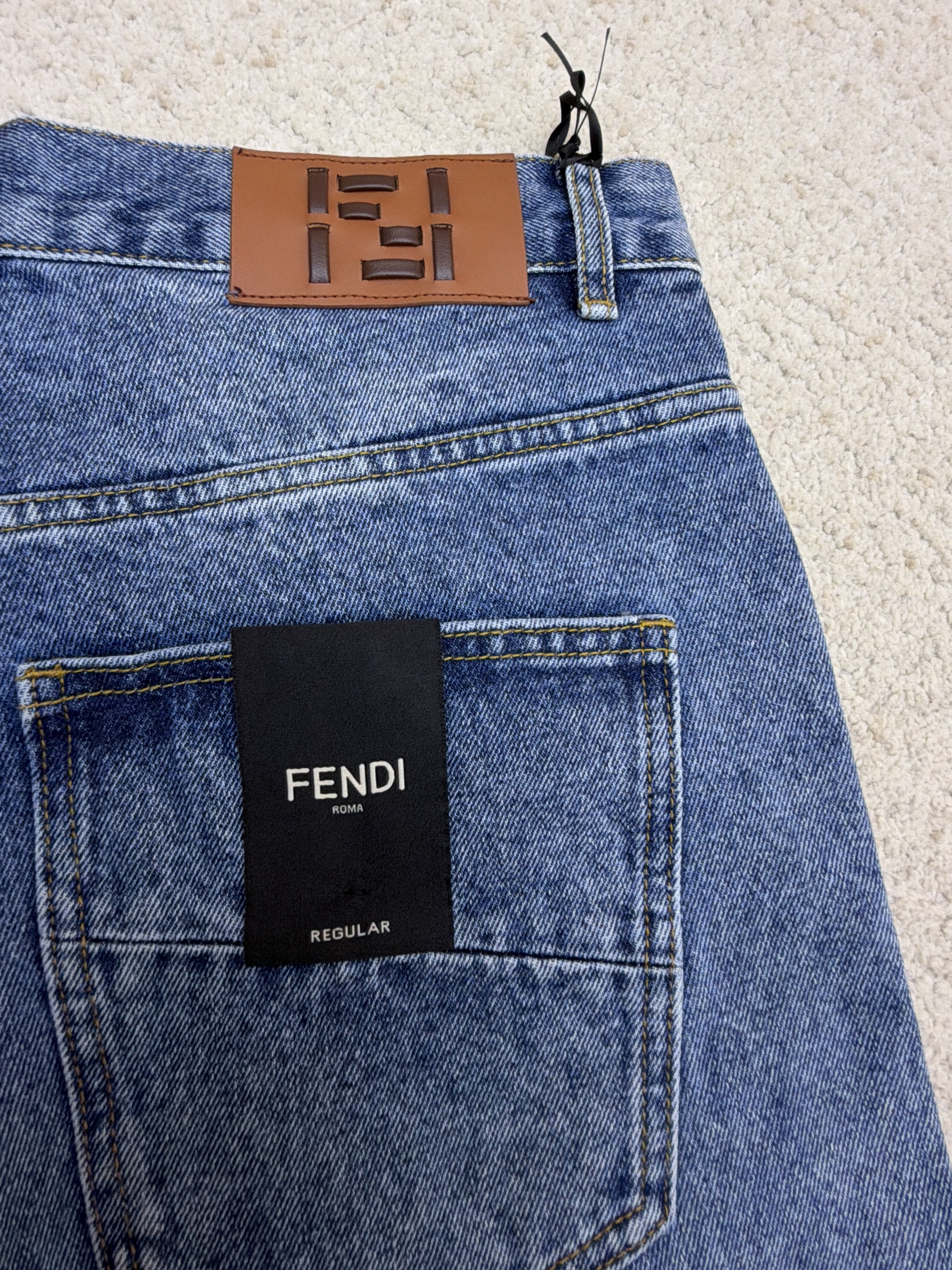 FENDI 芬迪 绣花标识牛仔裤 长裤 裤子 休闲裤 浅蓝色 B0