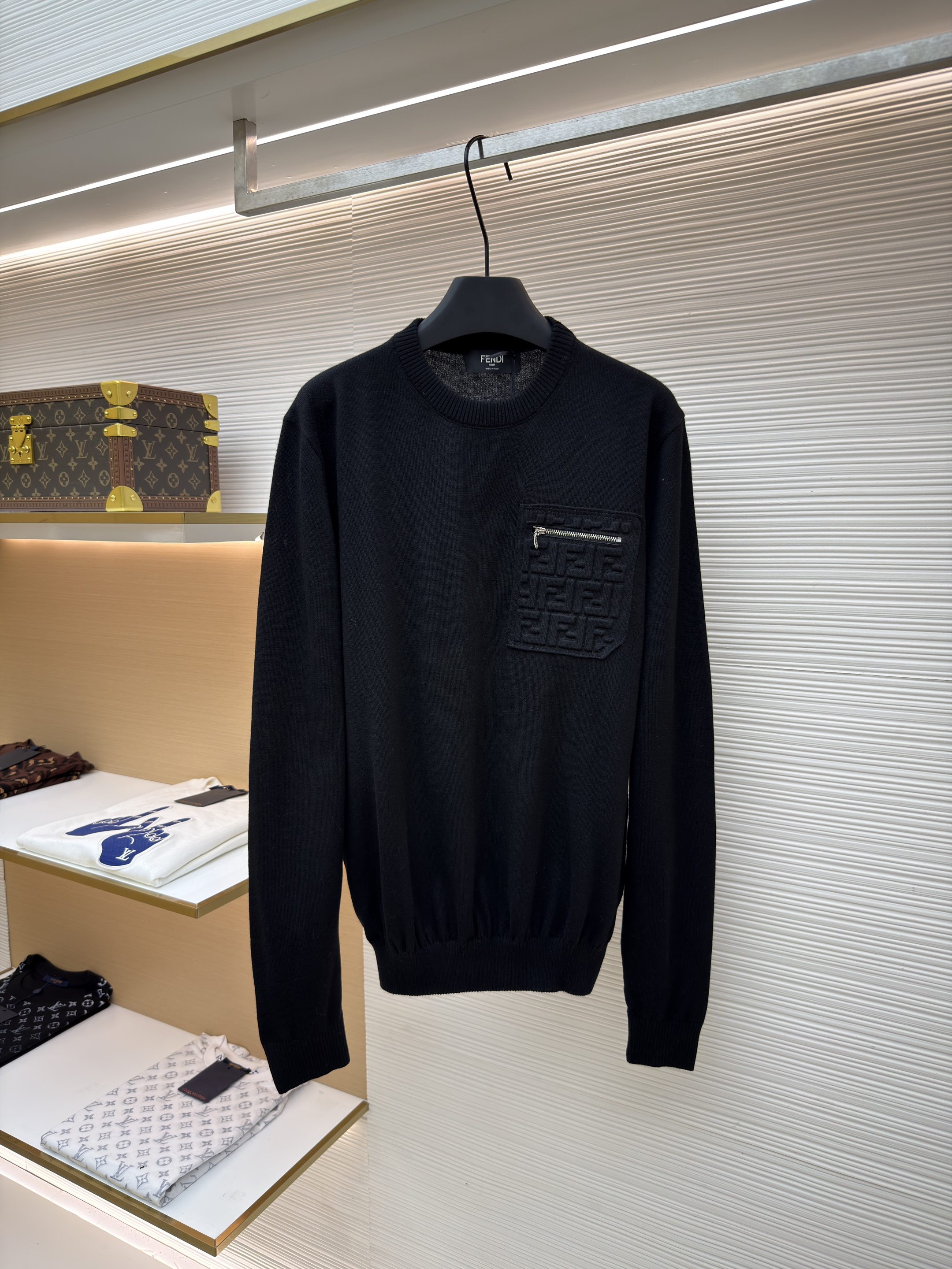 FENDI 芬迪 压花口袋拉链圆领毛衣 针织衫 外套 长袖 黑色 B0