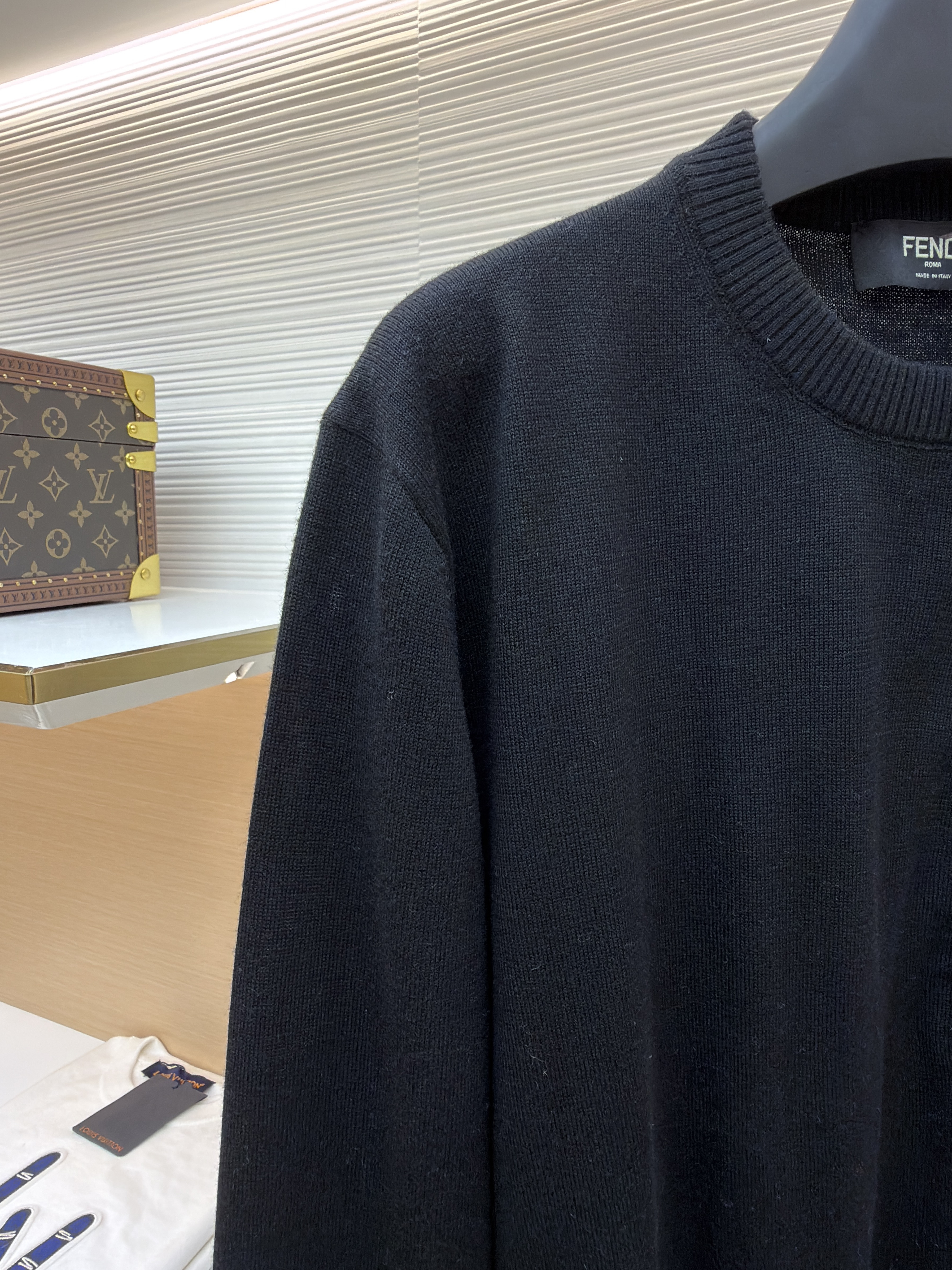 FENDI 芬迪 压花口袋拉链圆领毛衣 针织衫 外套 长袖 黑色 B0