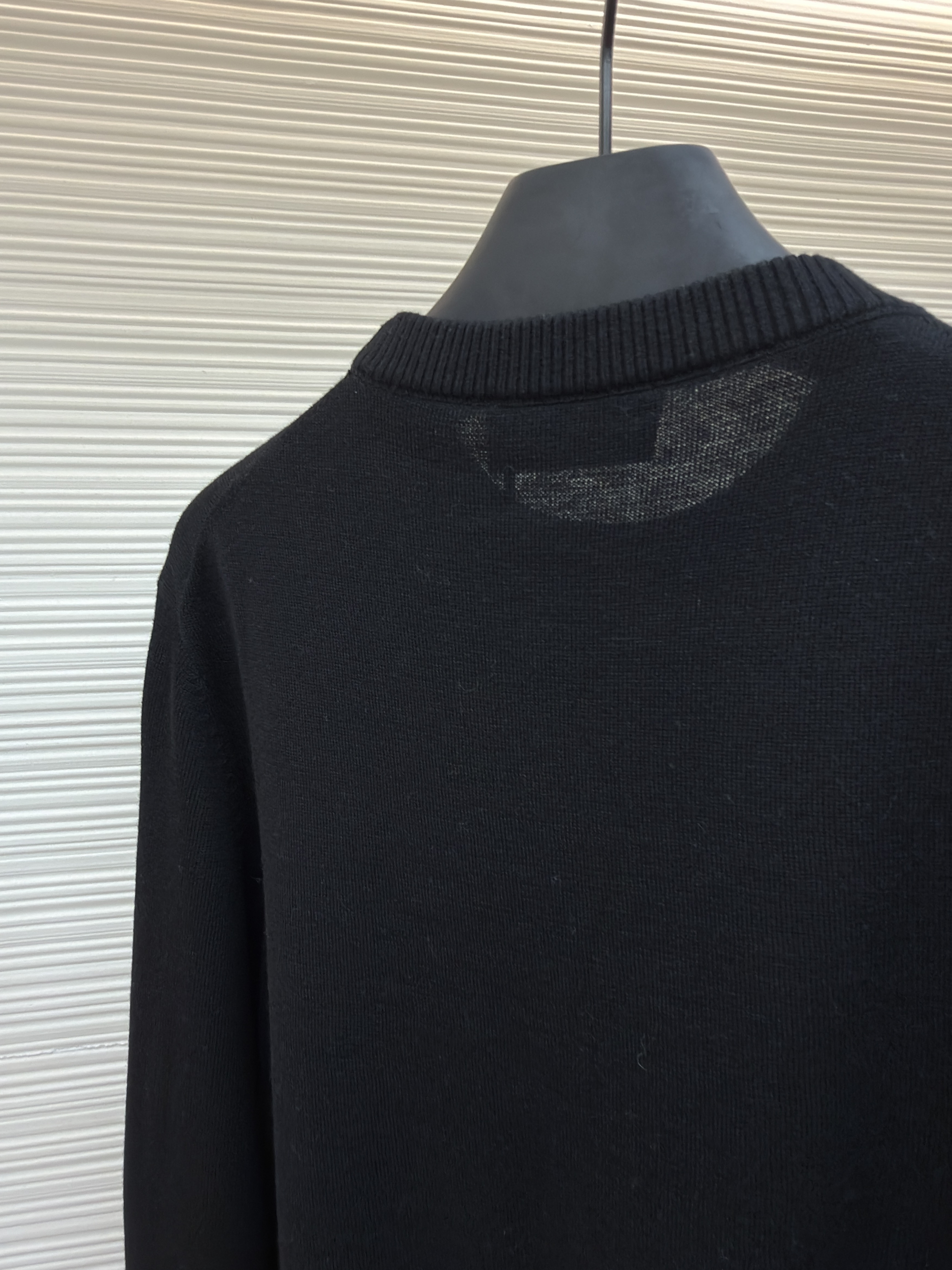 FENDI 芬迪 压花口袋拉链圆领毛衣 针织衫 外套 长袖 黑色 B0