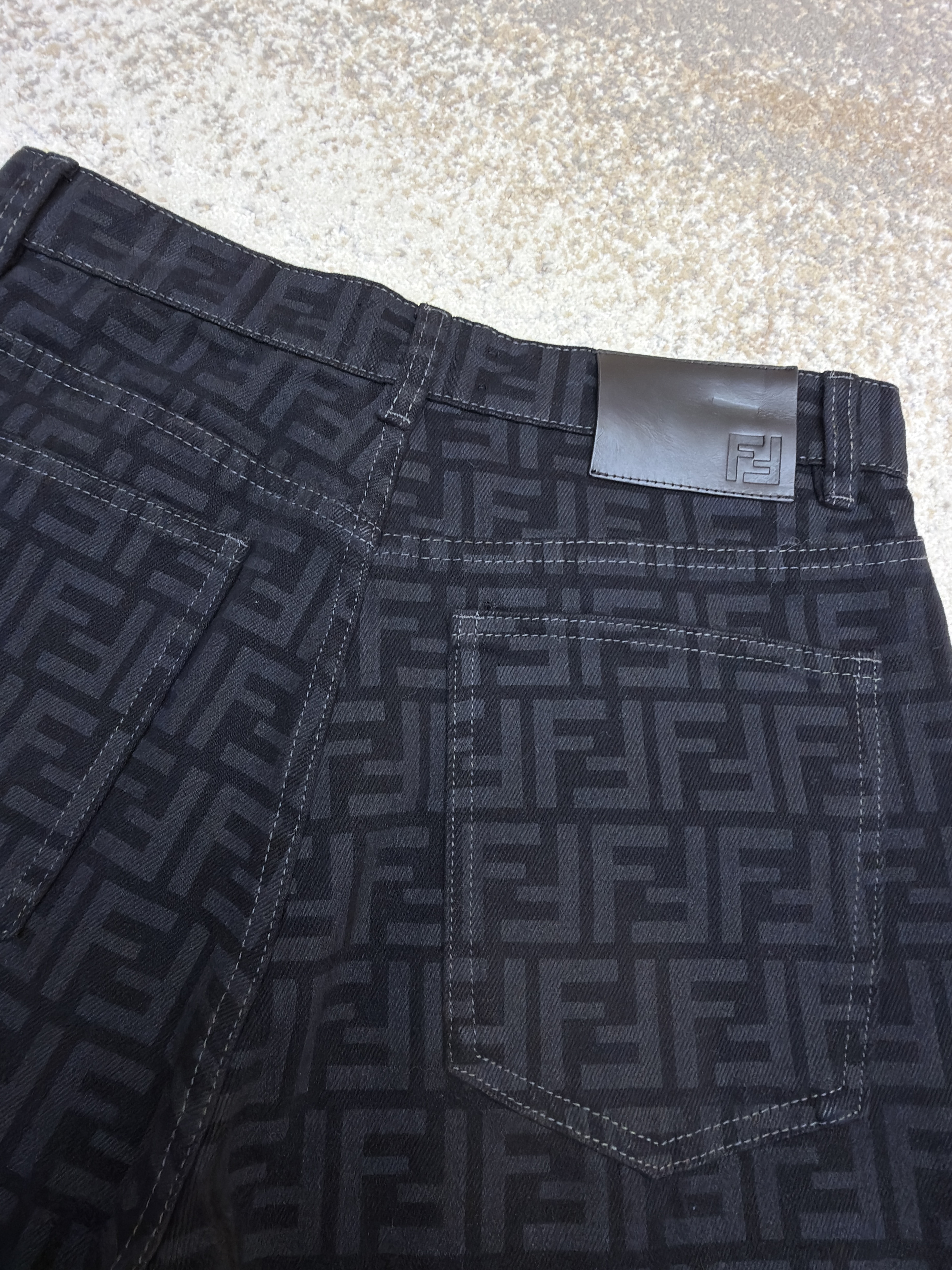 FENDI 芬迪 FF满印牛仔裤 长裤 裤子 休闲裤 黑色 B5