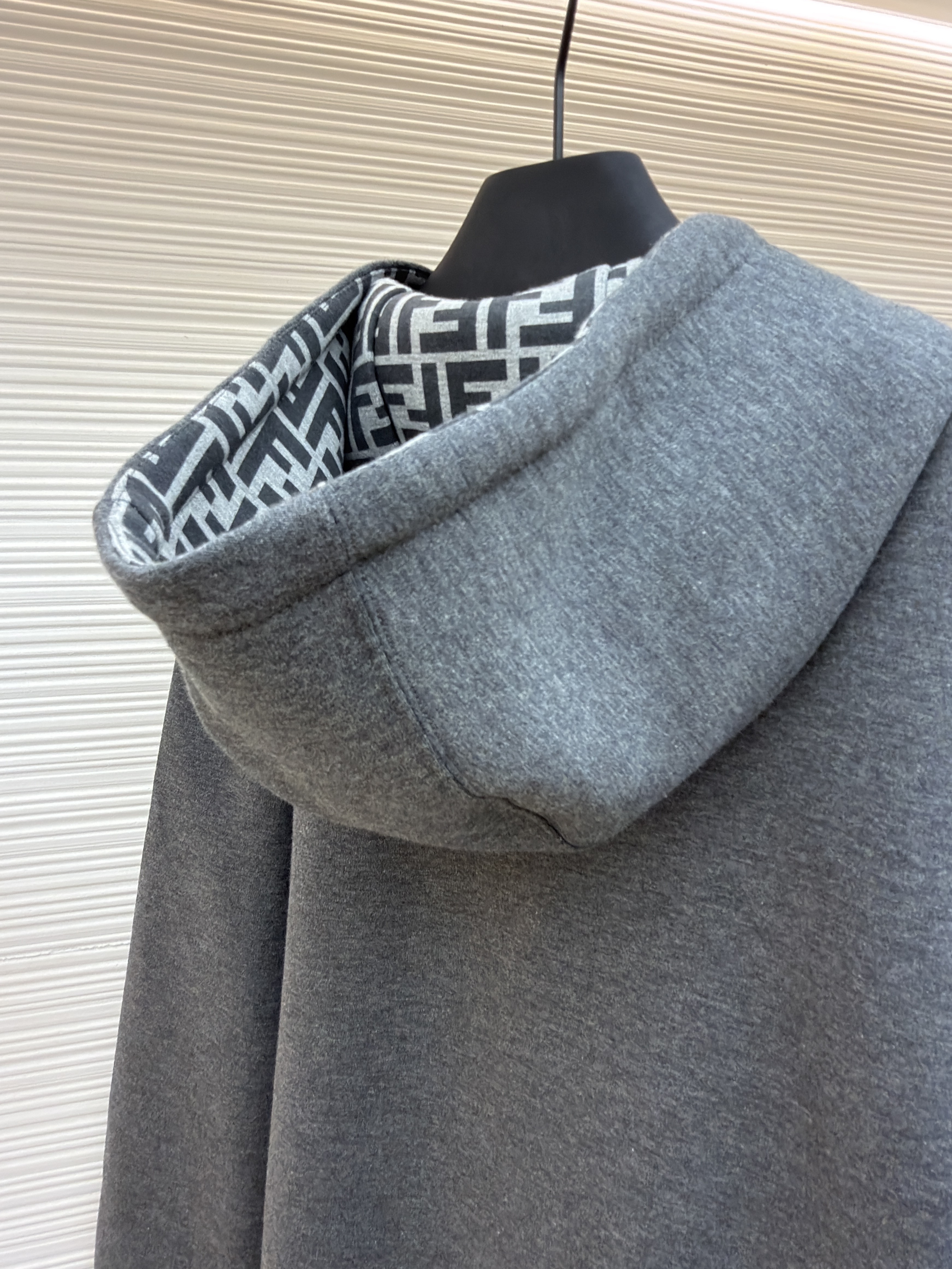 FENDI 芬迪 口袋抽绳拉链连帽卫衣 连帽衫 外套 长袖 灰色 C0