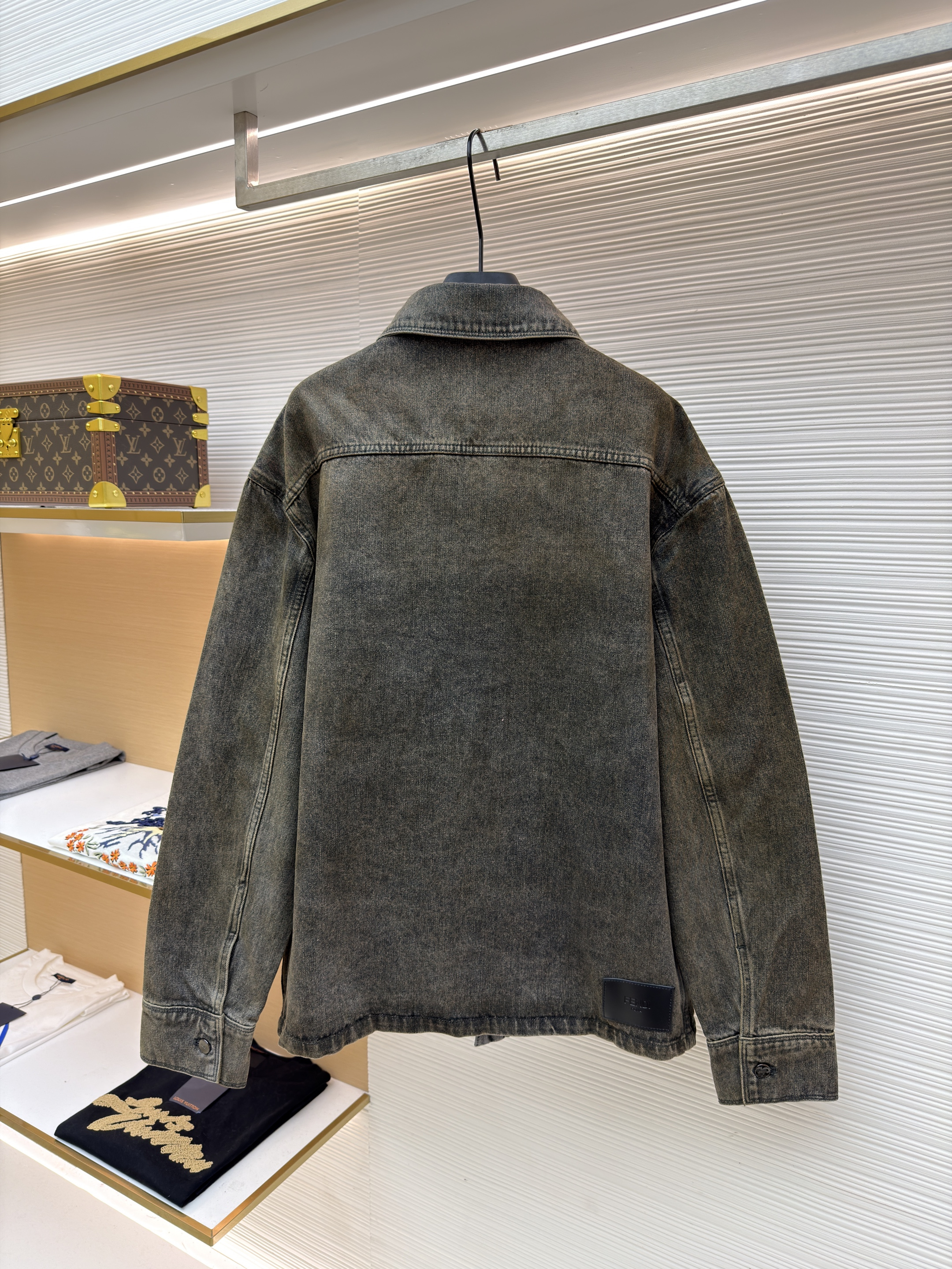 FENDI 芬迪 翻领单排扣套染牛仔衬衫外套 夹克 长袖 秋冬 B5 FW1410AT2IF0ZJ4