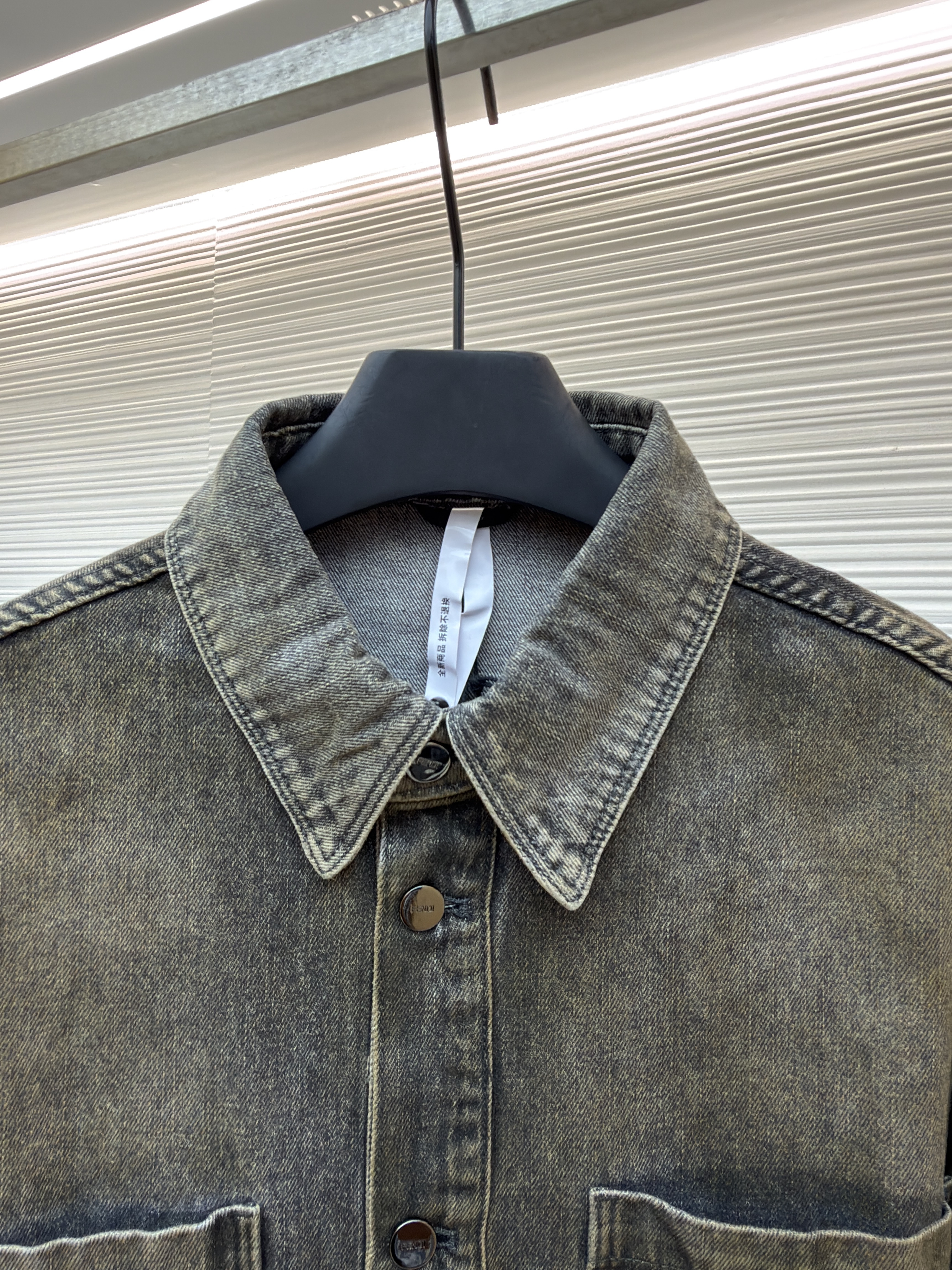 FENDI 芬迪 翻领单排扣套染牛仔衬衫外套 夹克 长袖 秋冬 B5 FW1410AT2IF0ZJ4
