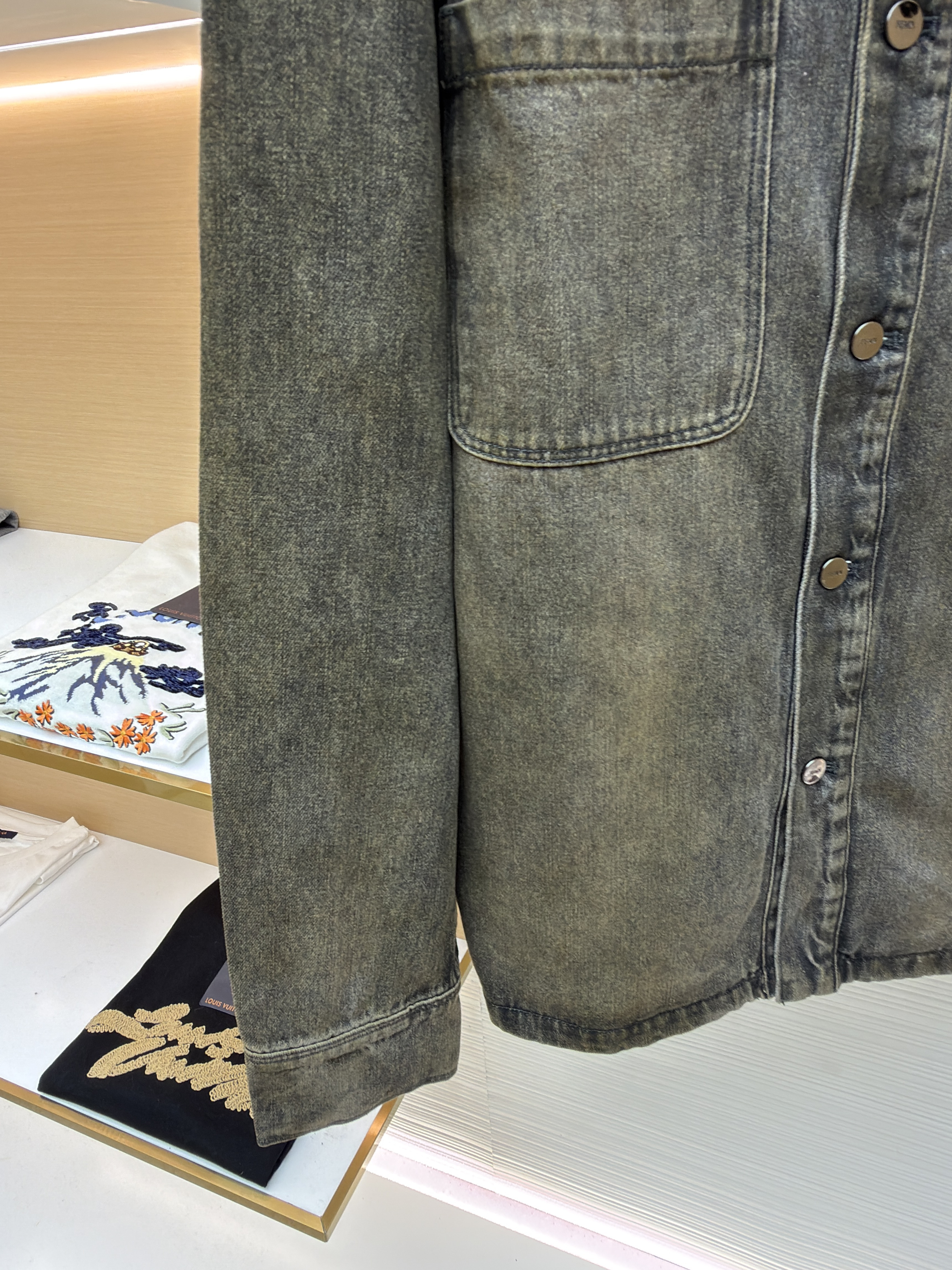 FENDI 芬迪 翻领单排扣套染牛仔衬衫外套 夹克 长袖 秋冬 B5 FW1410AT2IF0ZJ4