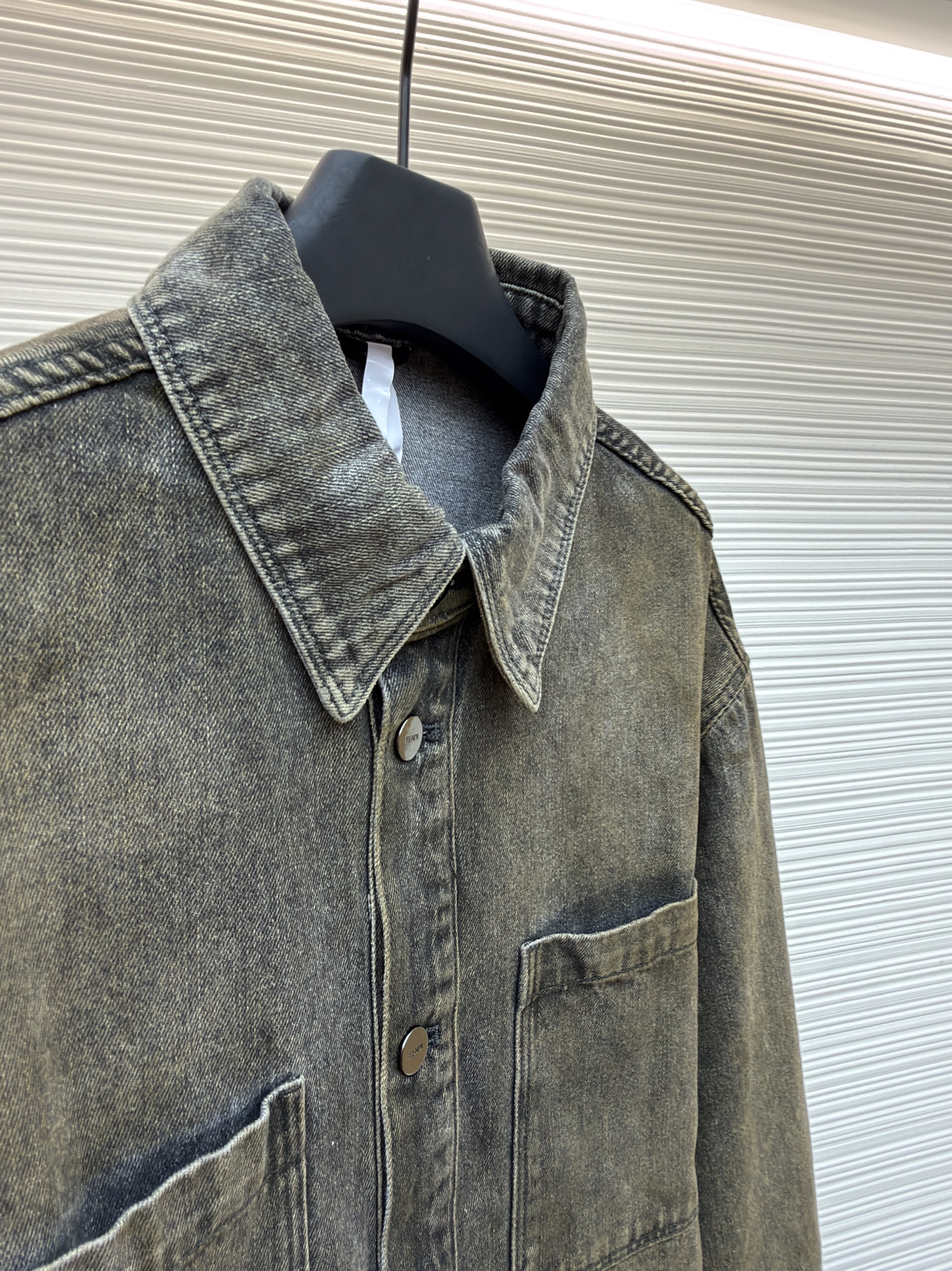 FENDI 芬迪 翻领单排扣套染牛仔衬衫外套 夹克 长袖 秋冬 B5 FW1410AT2IF0ZJ4