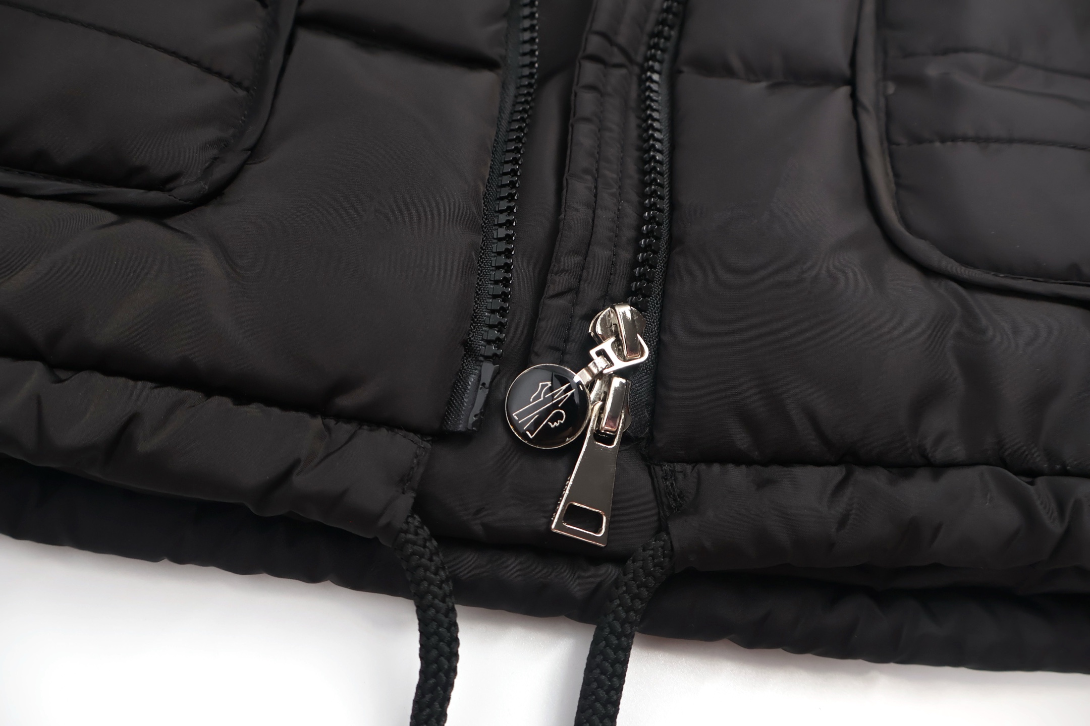 Moncler 蒙口 Padded Corduroy系列 针织拼袖拉链立领羽绒服 夹克 长袖 外套 女款 保暖 白色 黑色 C5