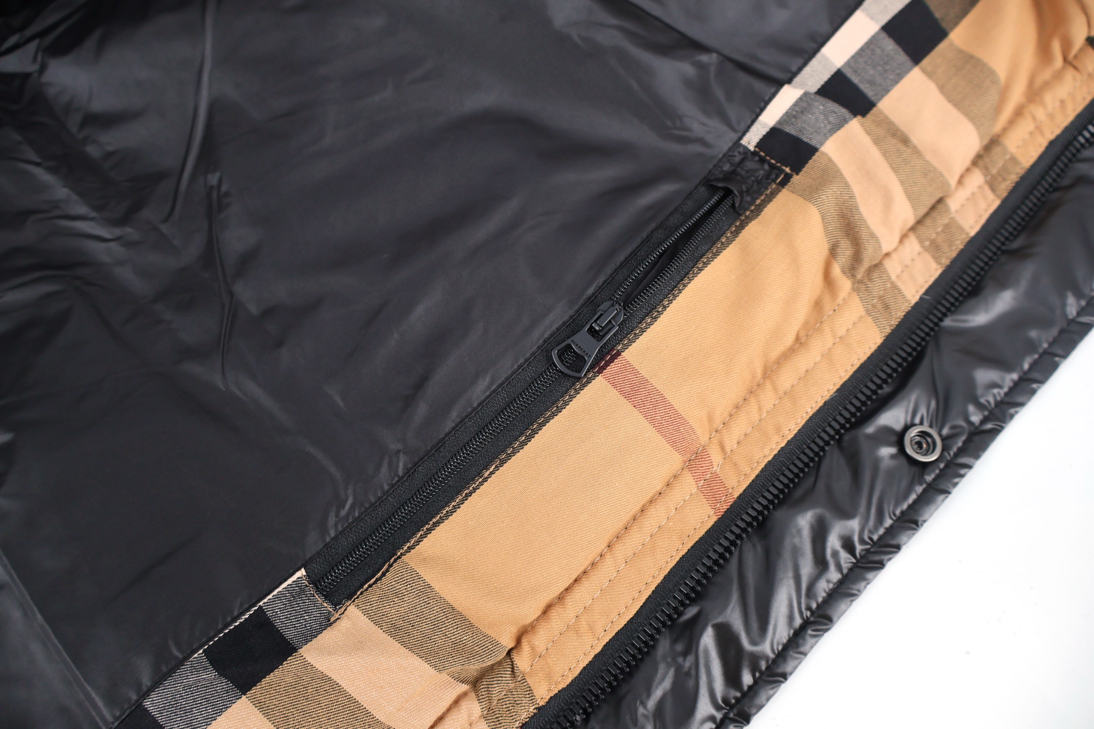 Burberry 巴宝莉 胸口刺绣拉链连帽羽绒服 长袖 外套 黑色 咖色 D0