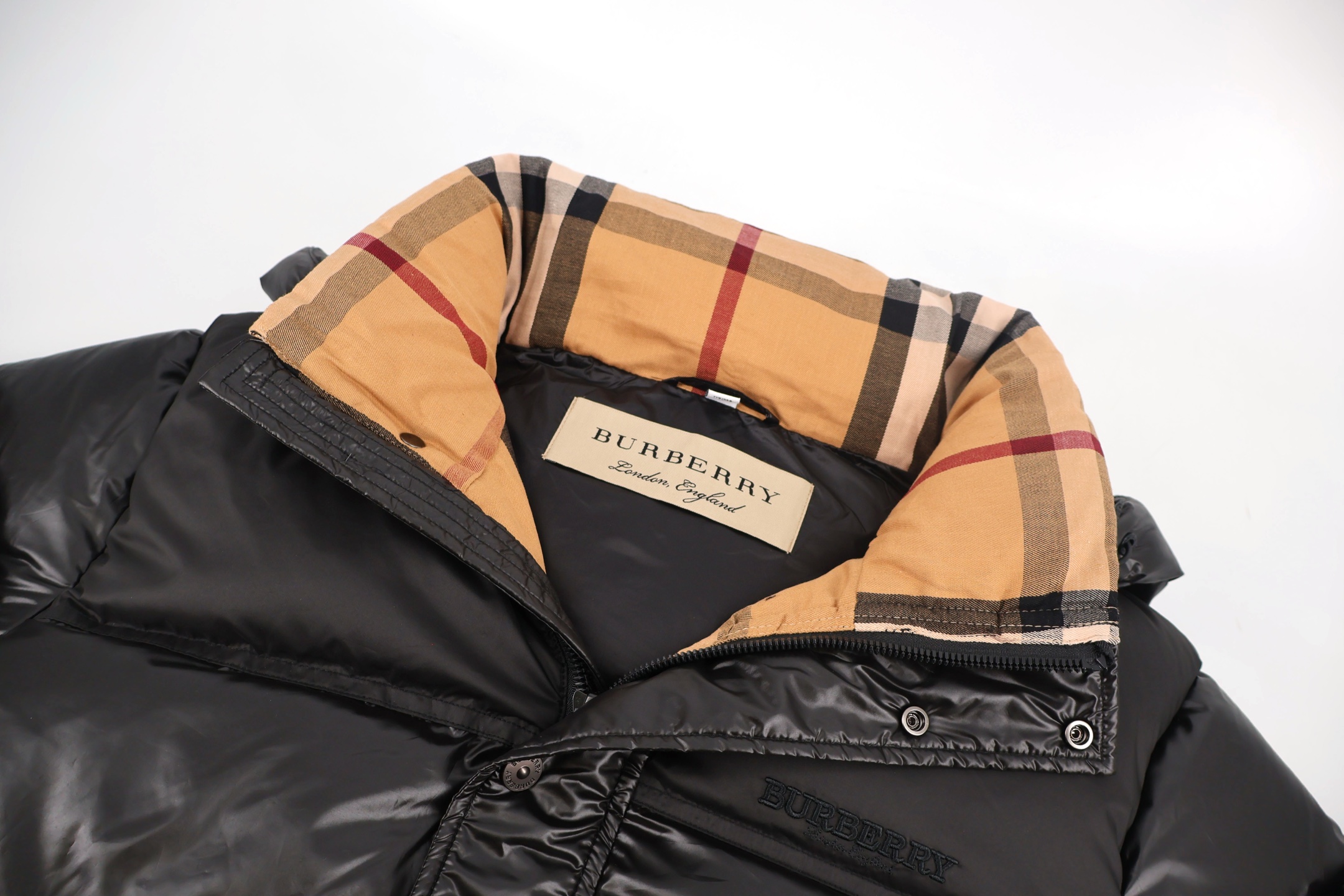 Burberry 巴宝莉 胸口刺绣拉链连帽羽绒服 长袖 外套 黑色 咖色 D0