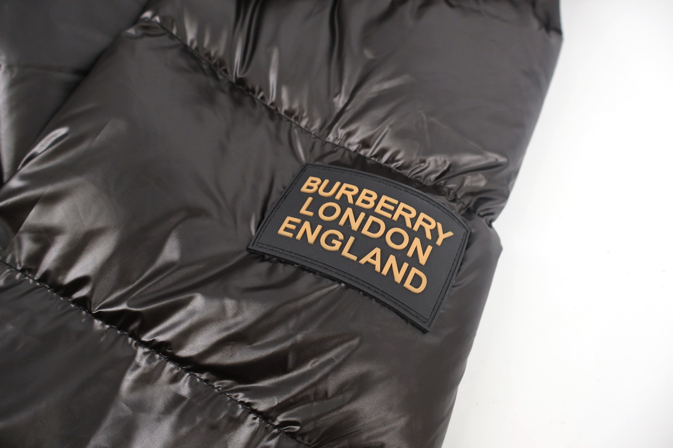 Burberry 巴宝莉 胸口刺绣拉链连帽羽绒服 长袖 外套 黑色 咖色 D0