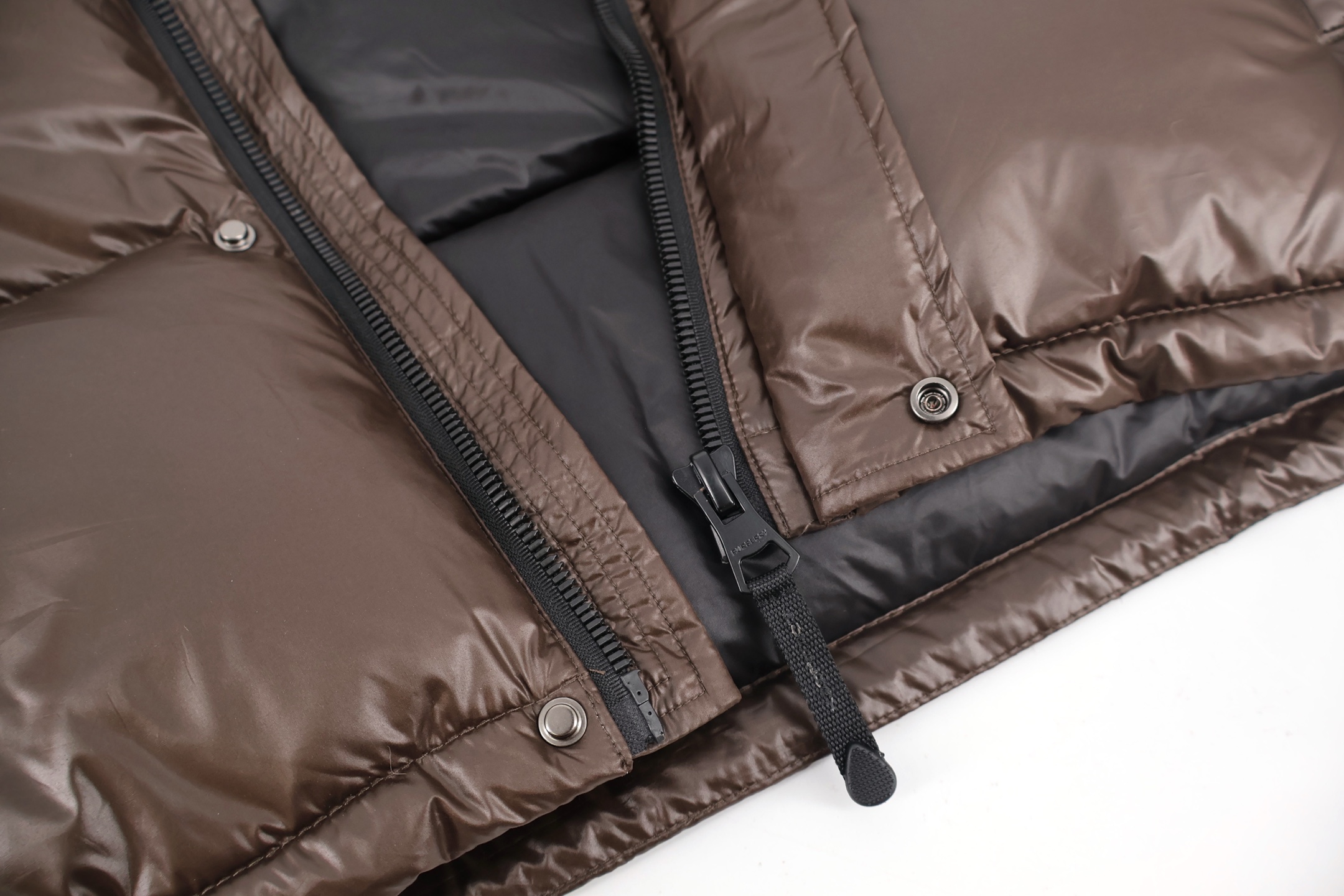 Burberry 巴宝莉 胸口刺绣拉链连帽羽绒服 长袖 外套 黑色 咖色 D0