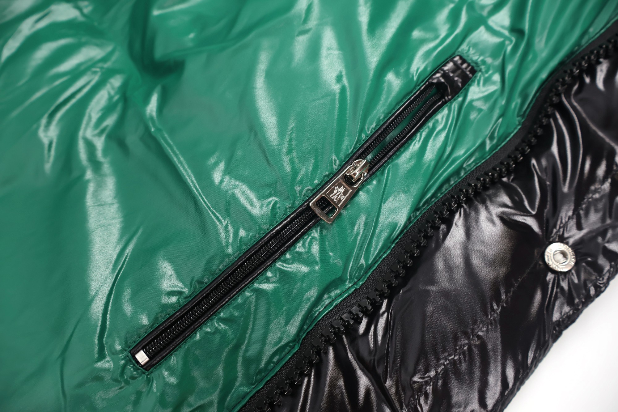 Moncler 蒙口 Hanoverian Maya 漆面拉链连帽羽绒服 长款 保暖 外套 夹克 黑色 D0 