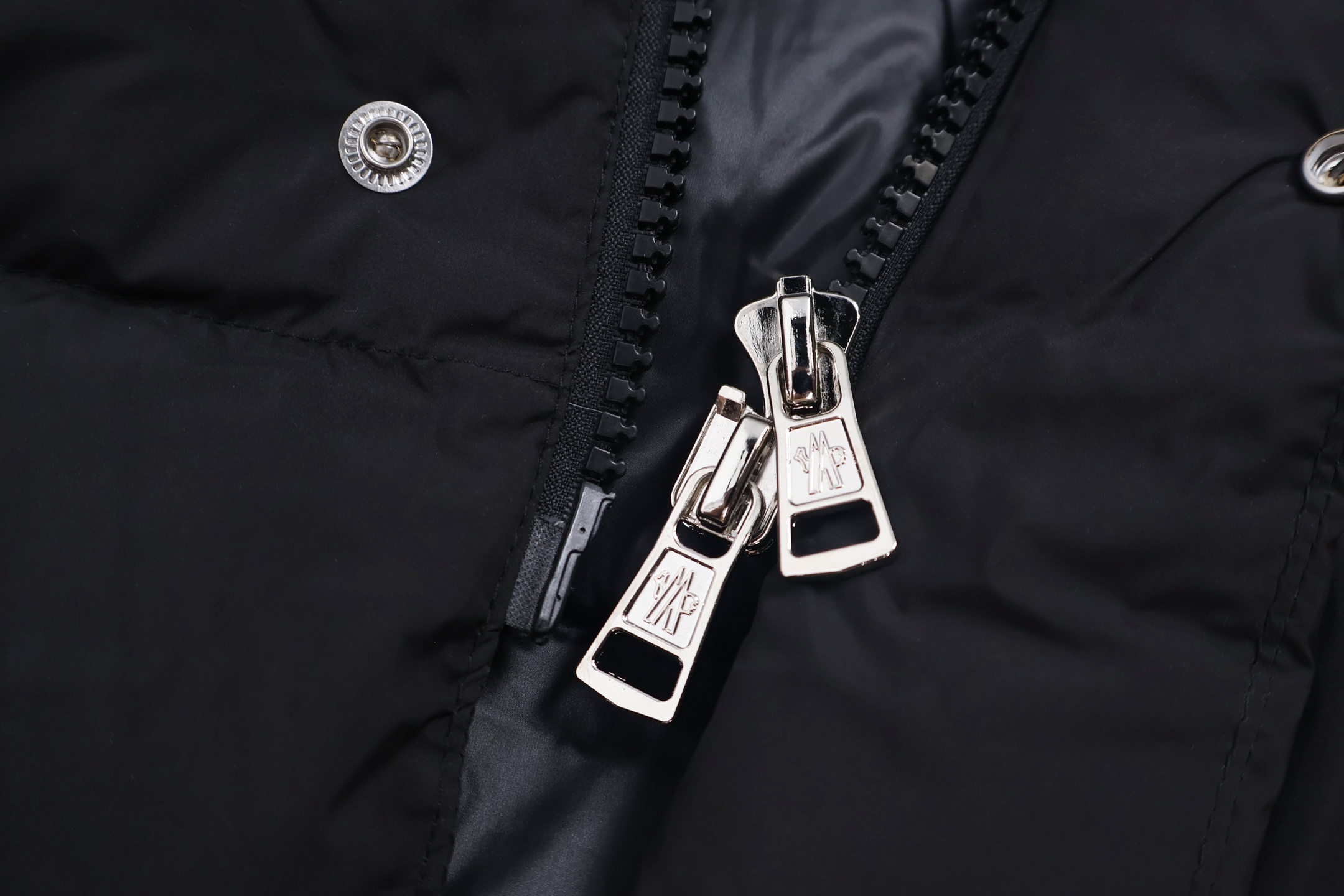 Moncler 蒙口 防风绗缝拉链连帽羽绒服 长款 保暖 外套 夹克 黑色 D0 