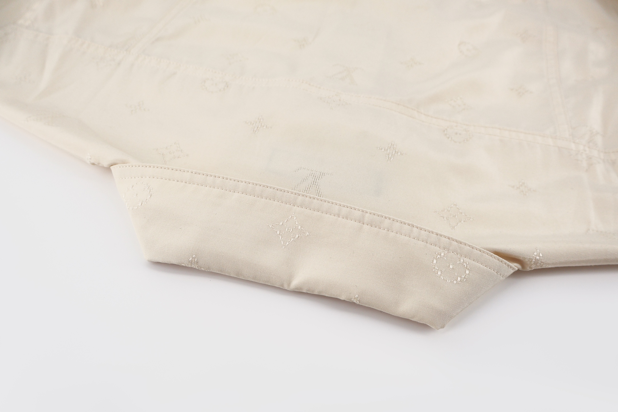 LOUIS VUITTON 路易威登 烫钻暗纹满印衬衫外套 夹克 米色 B5