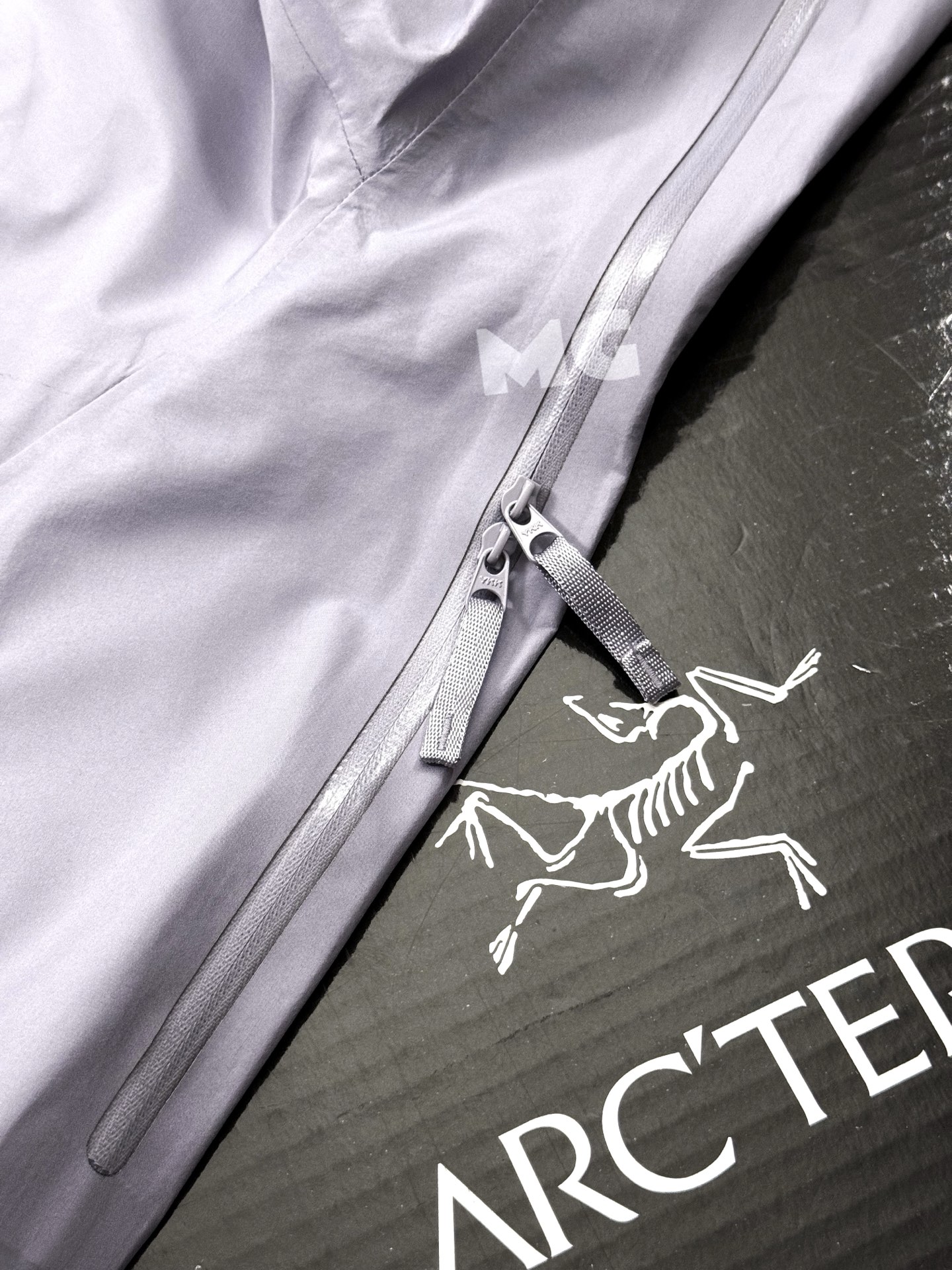 G03台州 Arcteryx 始祖鸟 BETA LT 硬壳 连帽 冲锋衣 长袖 男款 香芋粉 B0-26844