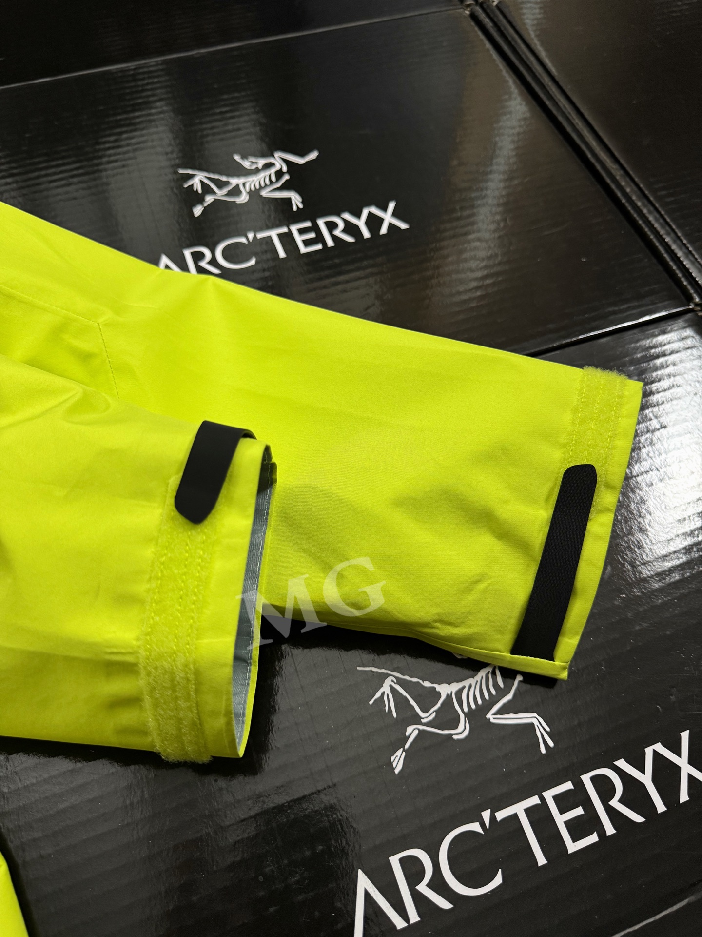 G03台州 Arcteryx 始祖鸟 BETA LT 硬壳 连帽 冲锋衣 长袖 男款 荧光绿 B0-26844
