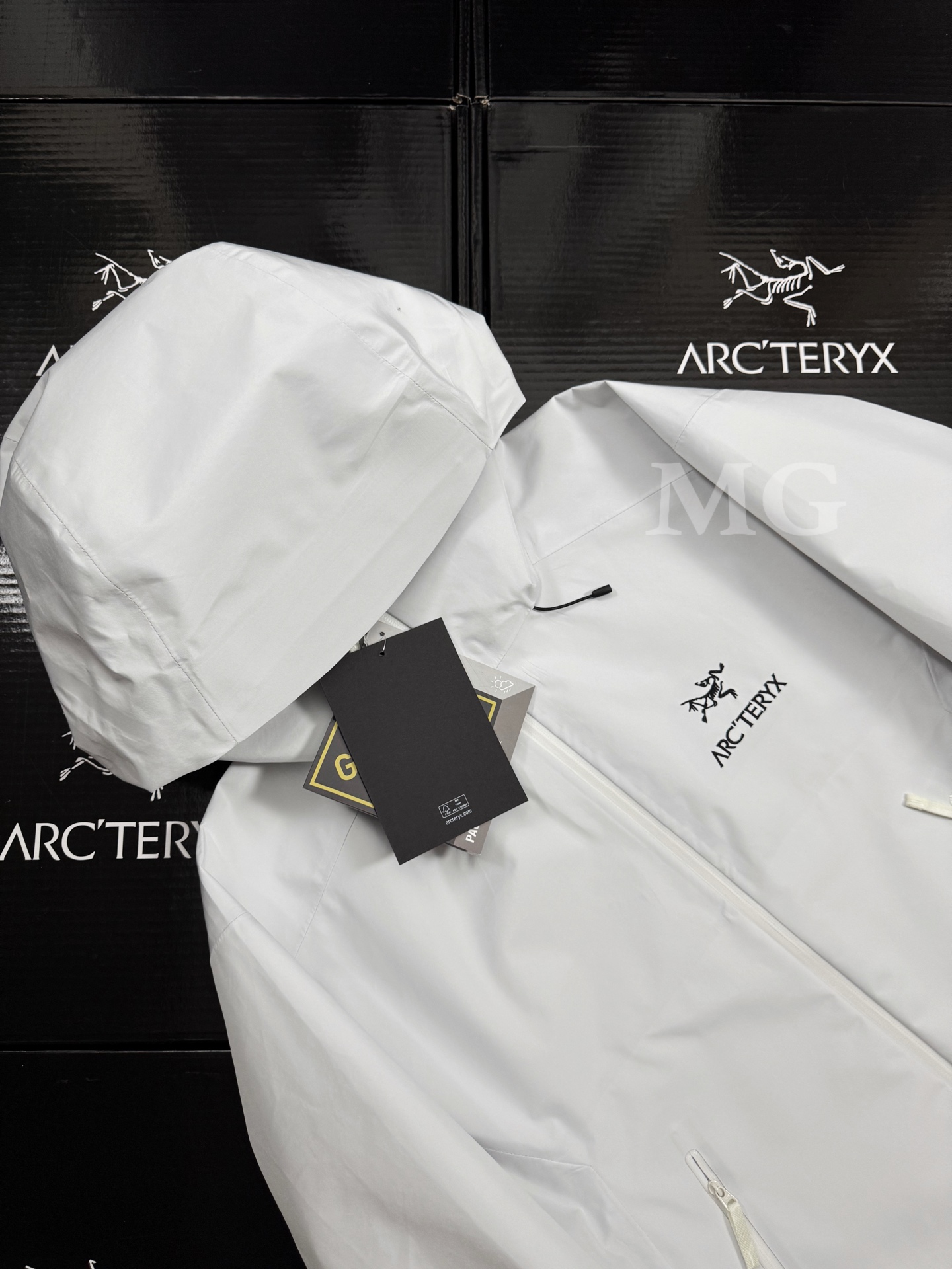 G03台州 Arcteryx 始祖鸟 BETA LT 硬壳 连帽 冲锋衣 长袖 男款 白色 B0-26844