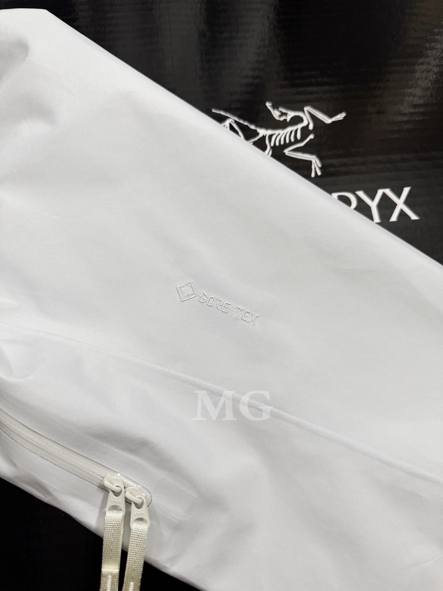 G03台州 Arcteryx 始祖鸟 BETA LT 硬壳 连帽 冲锋衣 长袖 男款 白色 B0-26844
