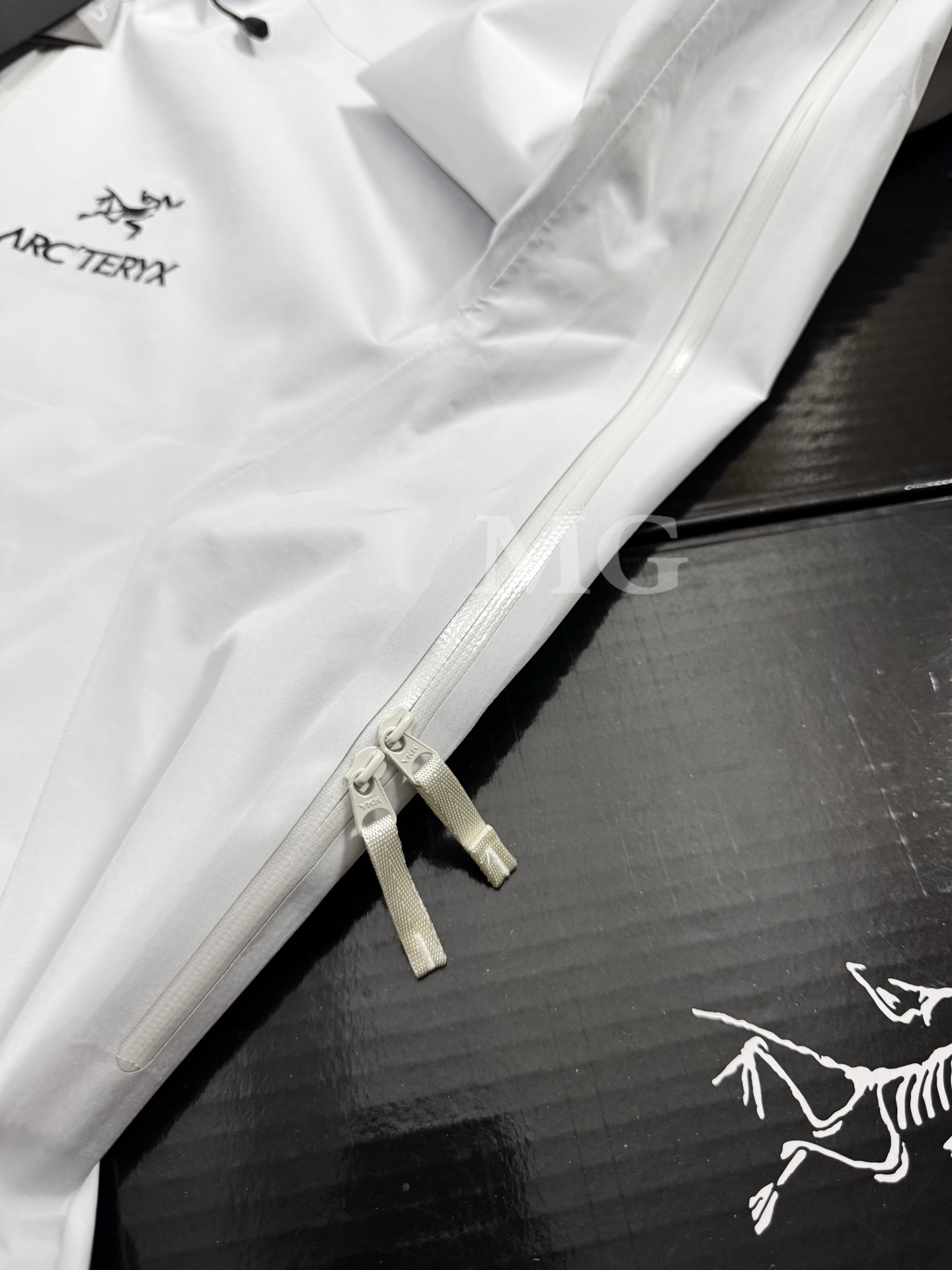 G03台州 Arcteryx 始祖鸟 BETA LT 硬壳 连帽 冲锋衣 长袖 男款 白色 B0-26844