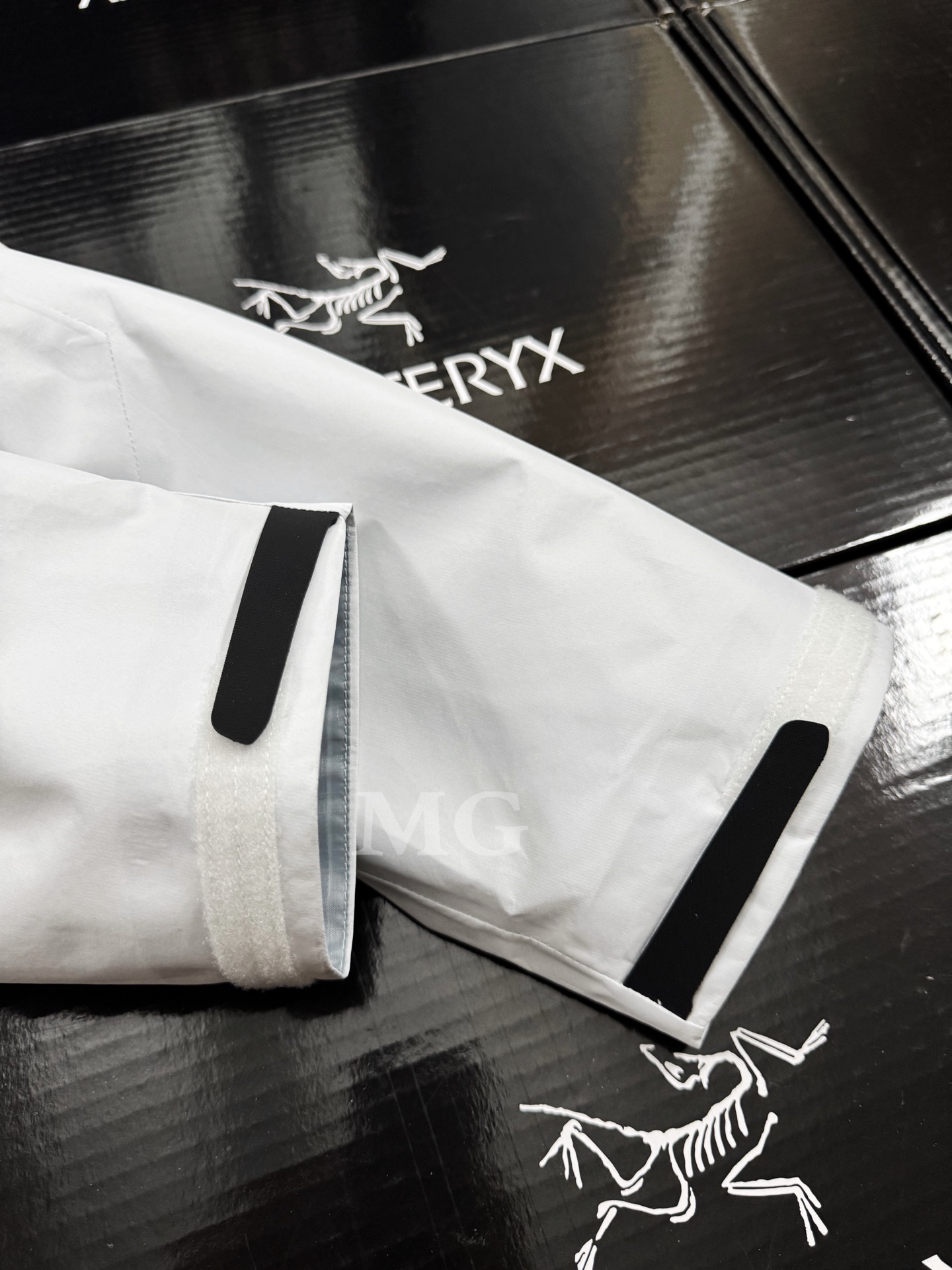 G03台州 Arcteryx 始祖鸟 BETA LT 硬壳 连帽 冲锋衣 长袖 男款 白色 B0-26844