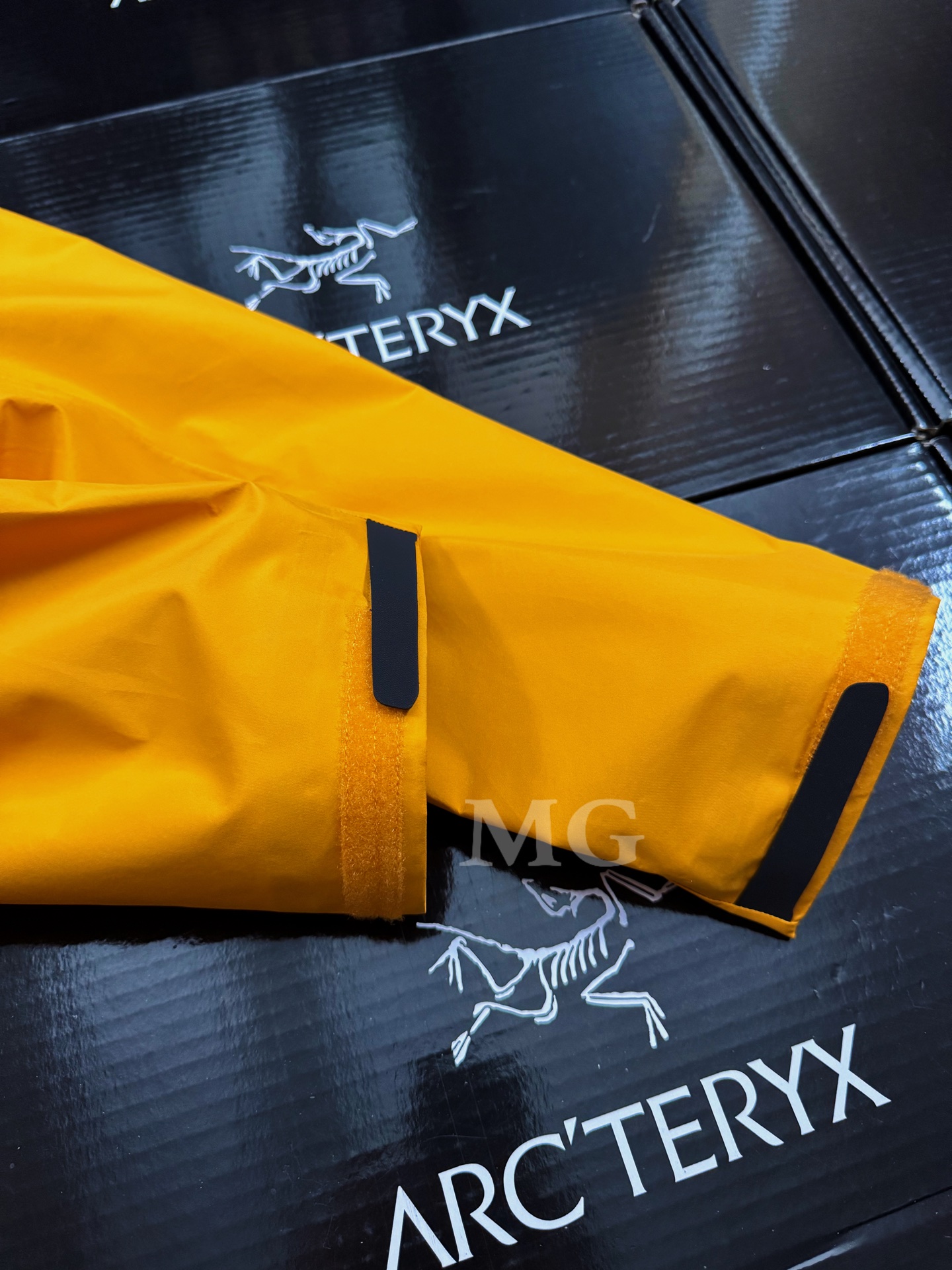 G03台州 Arcteryx 始祖鸟 BETA LT 硬壳 连帽 冲锋衣 长袖 男款 黄色 B0-26844