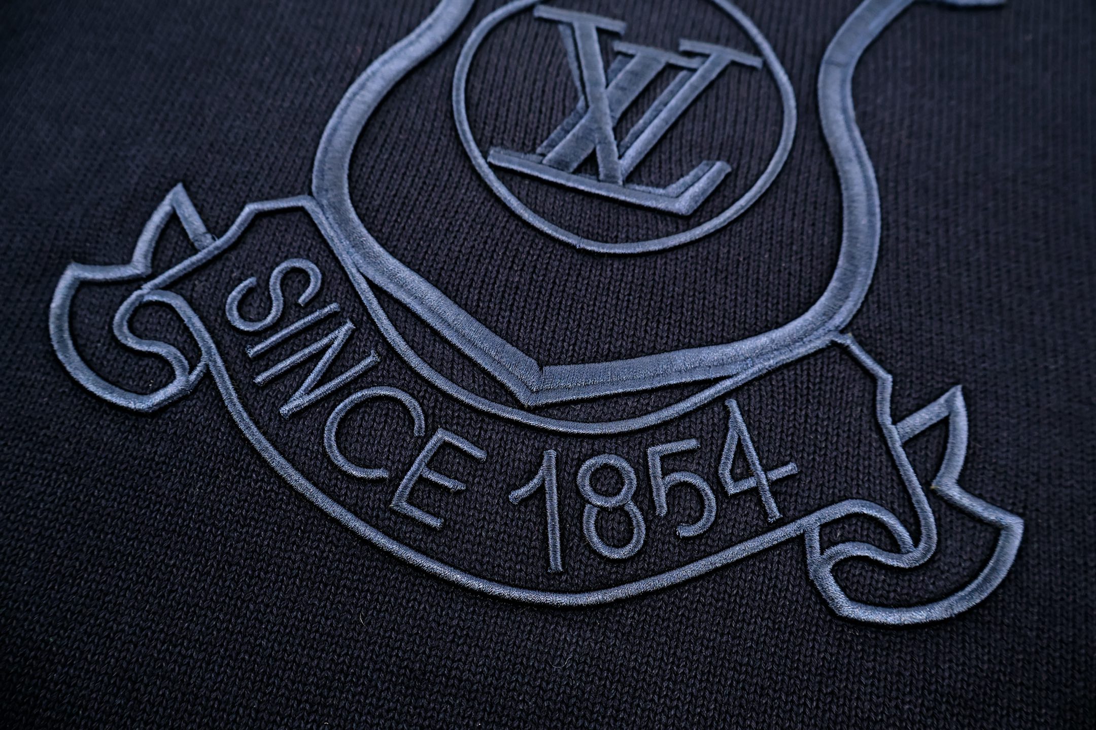 LOUIS VUITTON 路易威登 LV 盾牌徽标圆领针织毛衣 针织衫 外套 秋冬 藏蓝色 B5