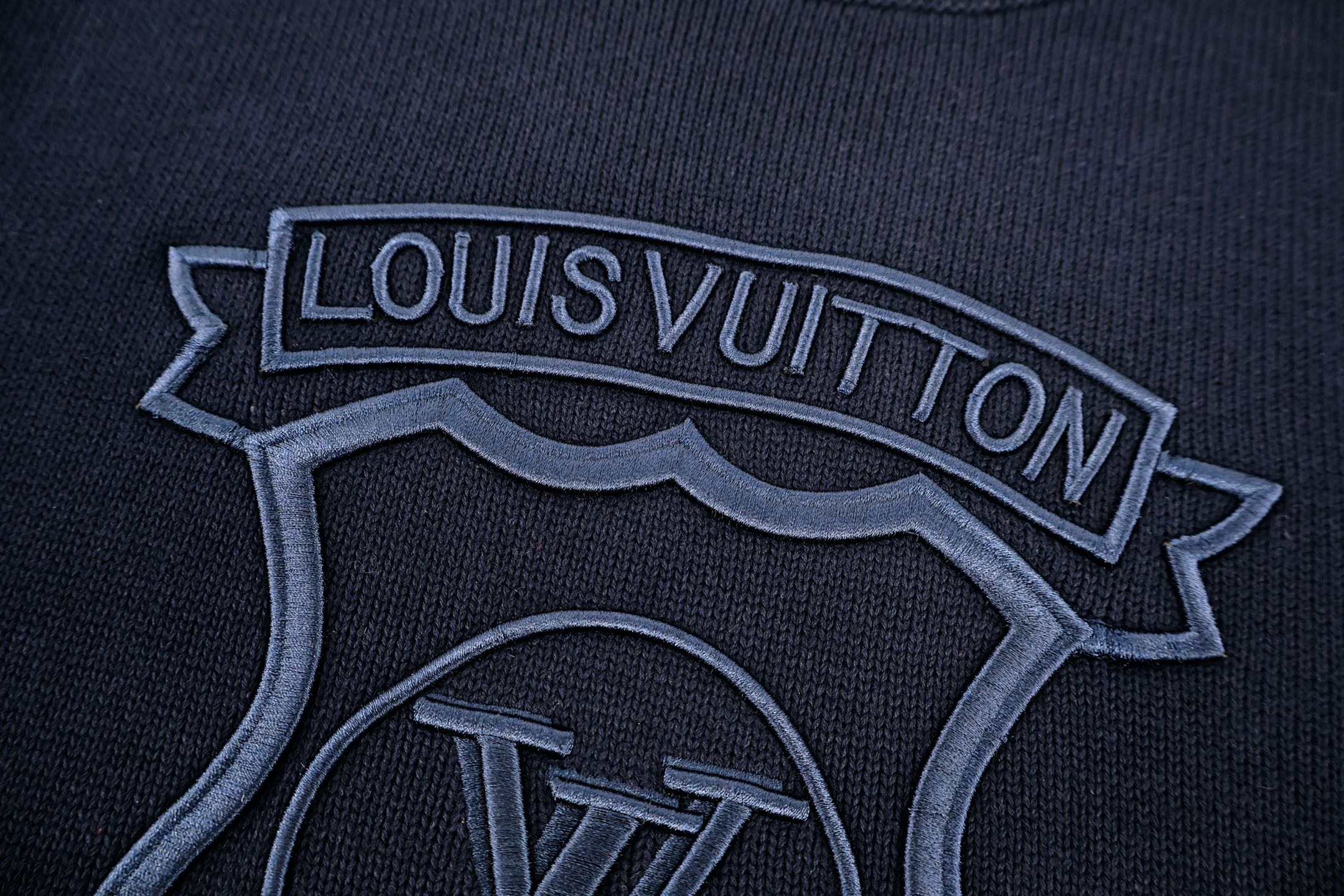 LOUIS VUITTON 路易威登 LV 盾牌徽标圆领针织毛衣 针织衫 外套 秋冬 藏蓝色 B5