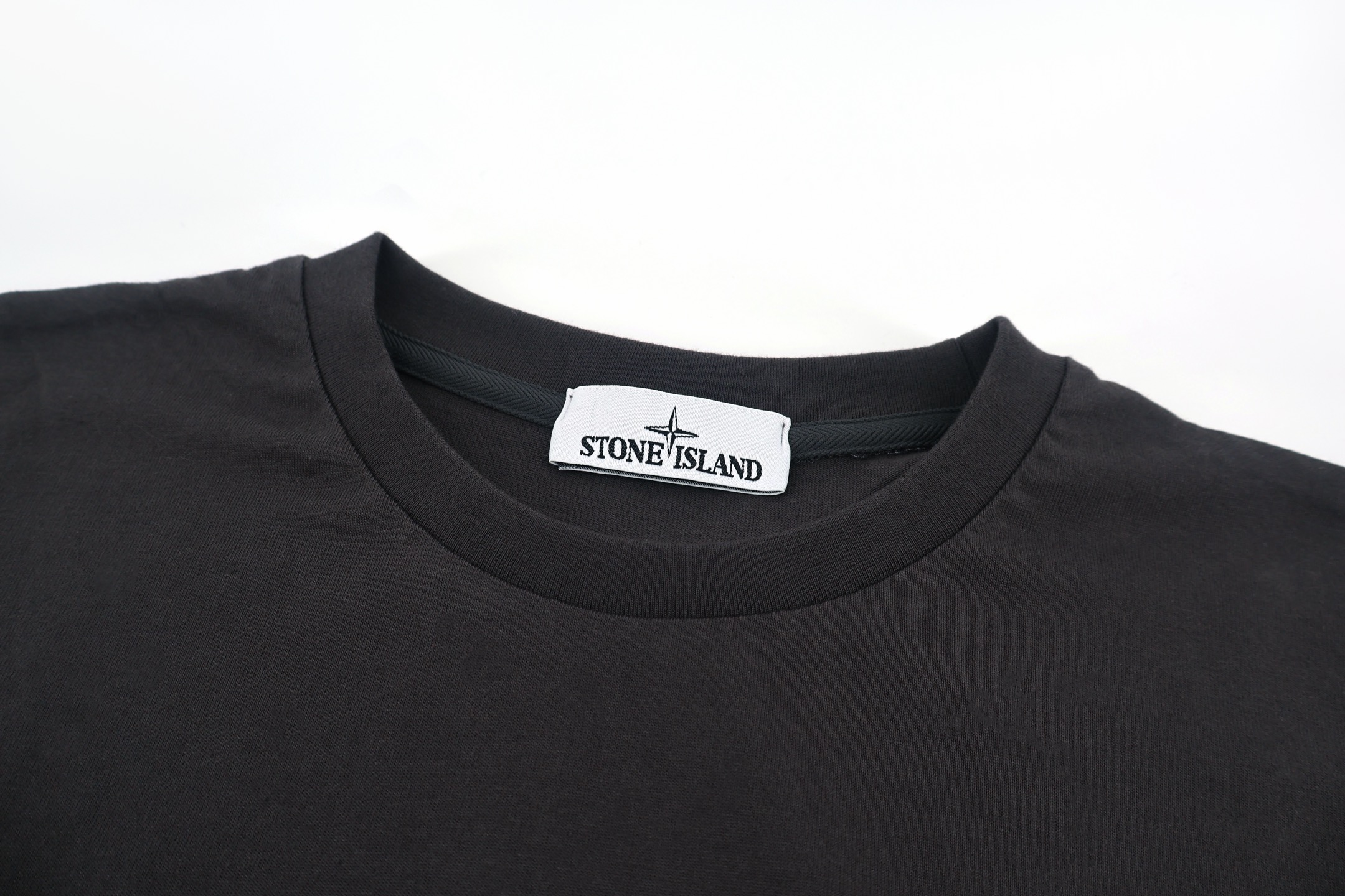 STONE ISLAND 石头岛 龙年徽章印花圆领短袖 T恤 夏款 黑色 A0 