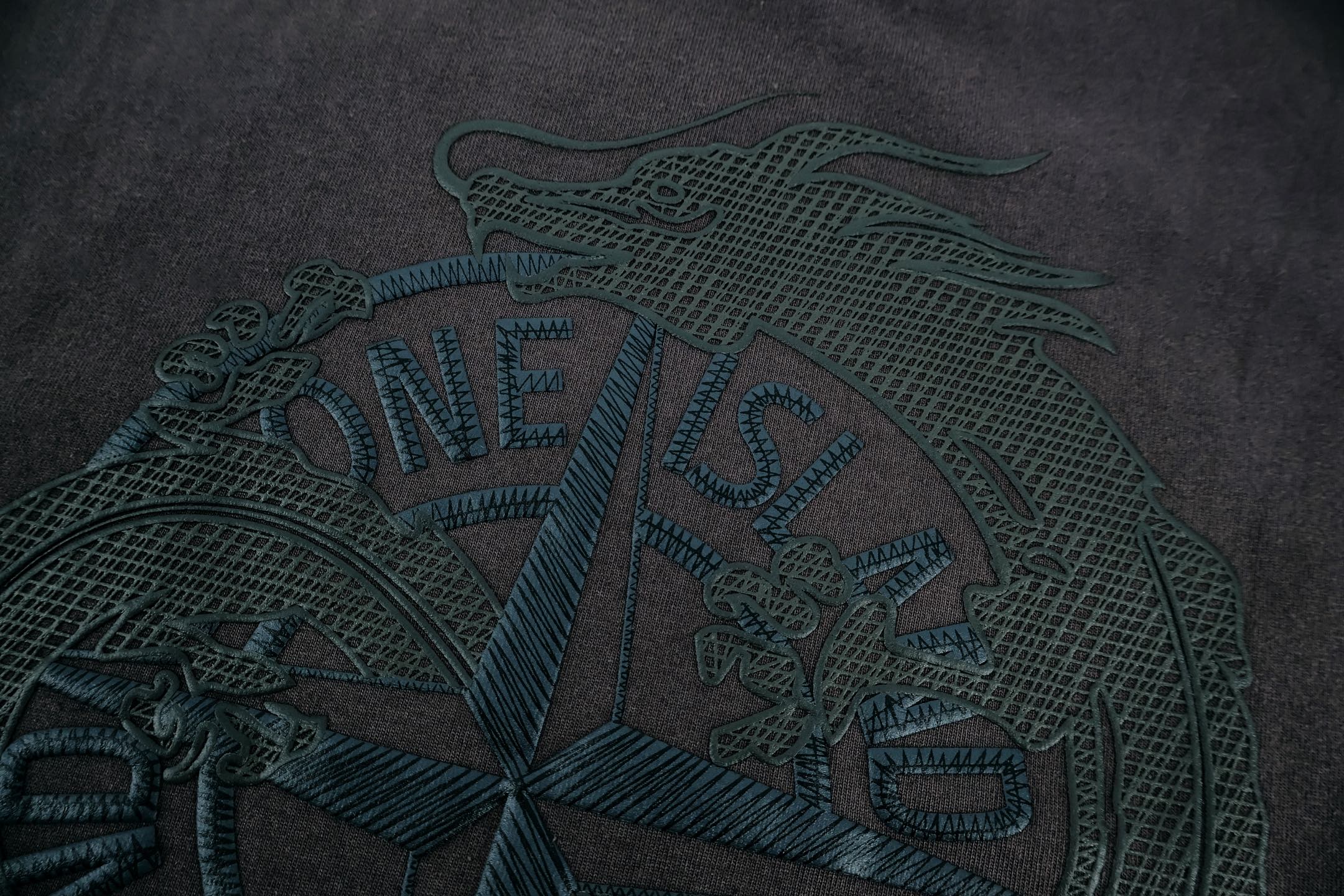 STONE ISLAND 石头岛 龙年徽章印花圆领短袖 T恤 夏款 黑色 A0 
