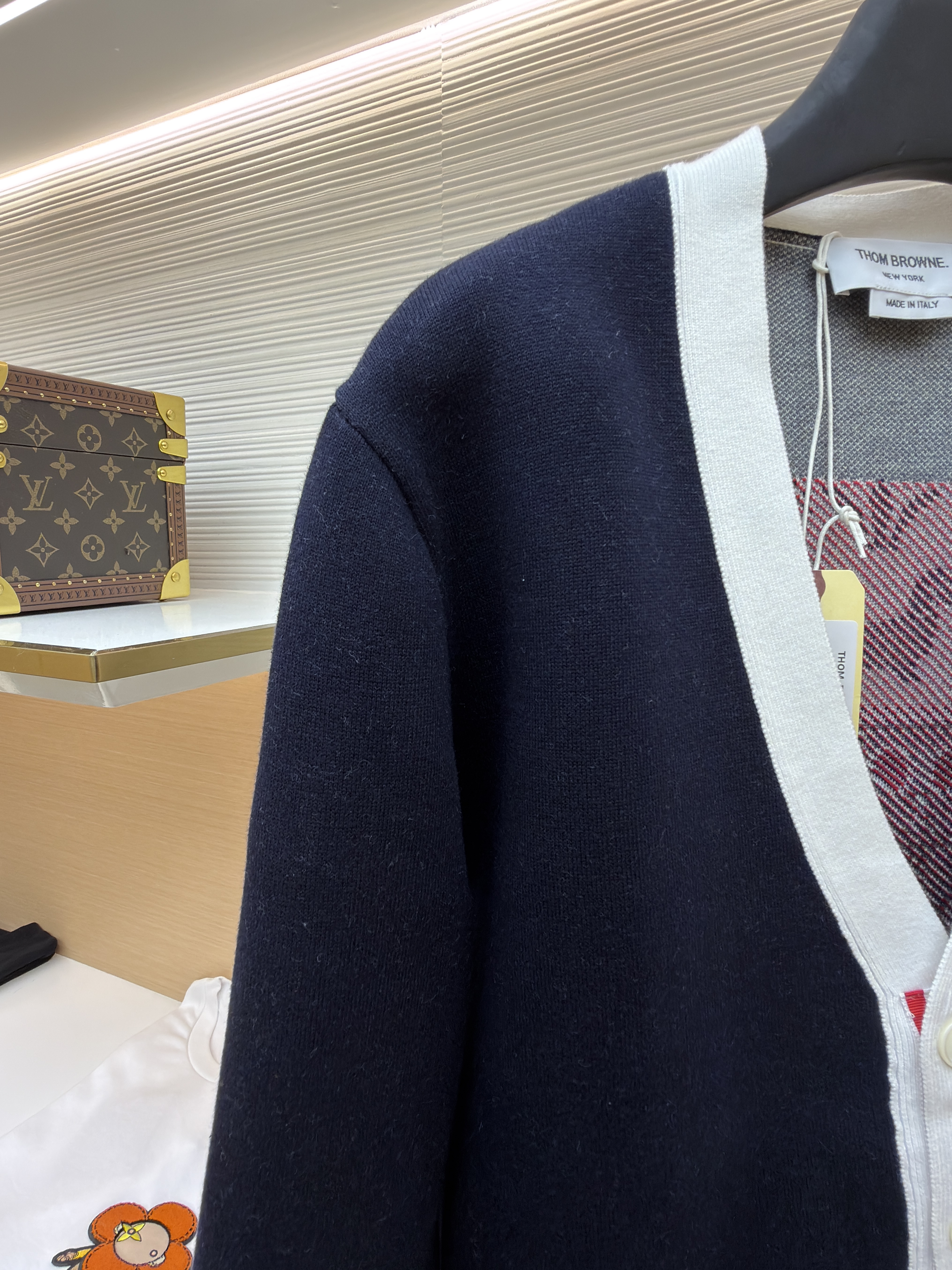 THOM BROWNE 学院徽章V领针织开衫 毛衣 针织衫 外套 长袖 藏蓝色 灰色 B5