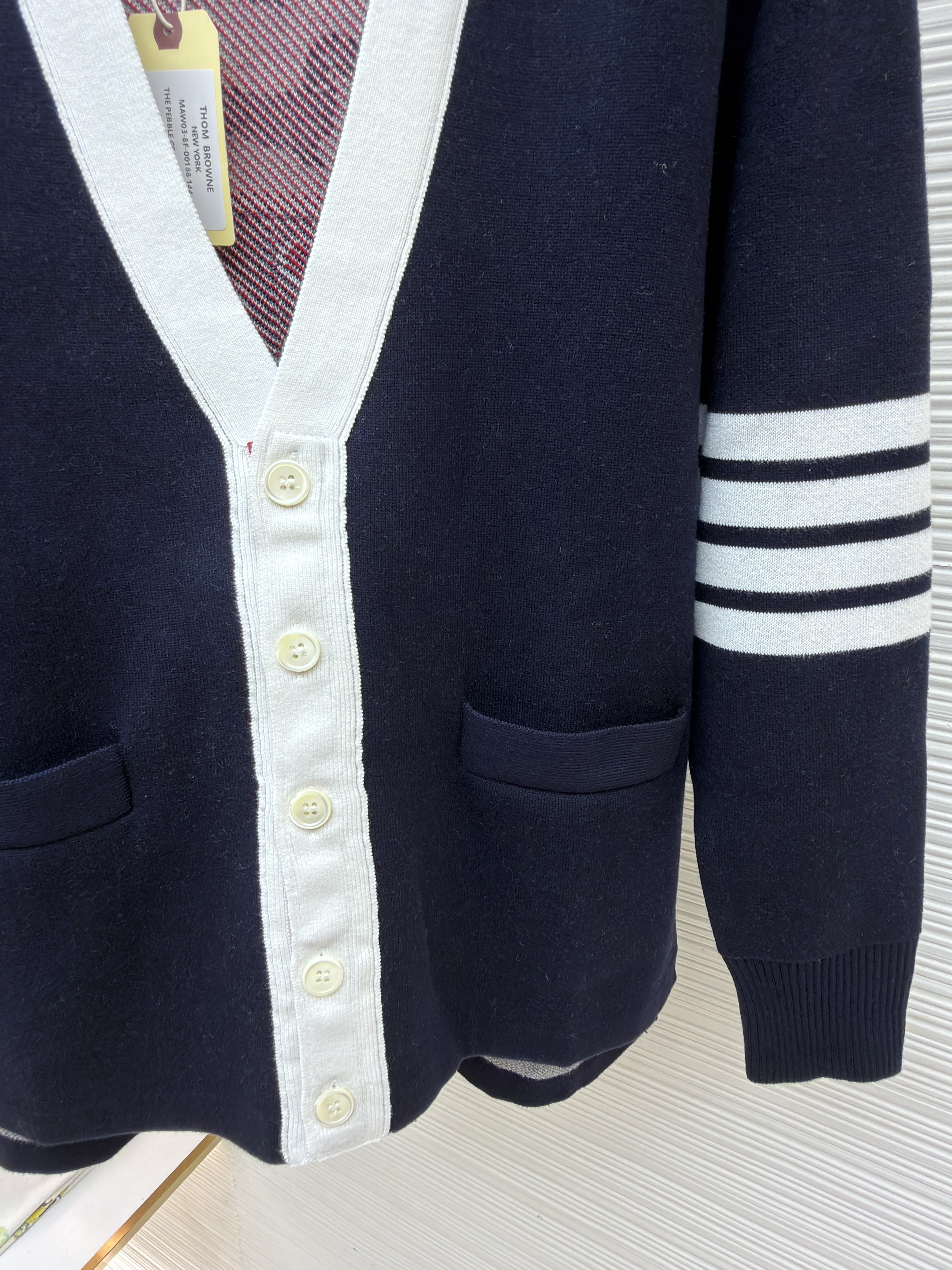 THOM BROWNE 学院徽章V领针织开衫 毛衣 针织衫 外套 长袖 藏蓝色 灰色 B5