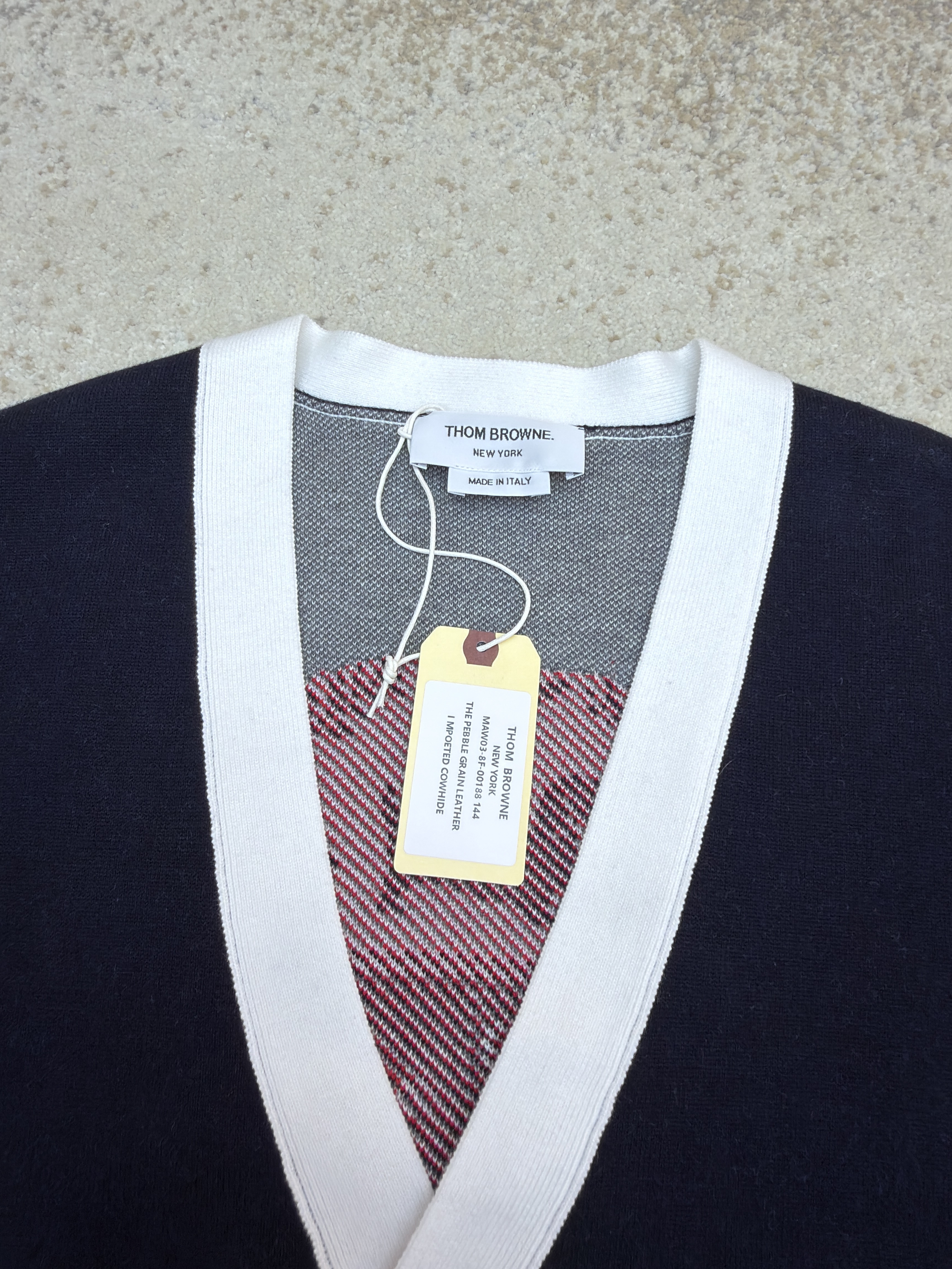 THOM BROWNE 学院徽章V领针织开衫 毛衣 针织衫 外套 长袖 藏蓝色 灰色 B5