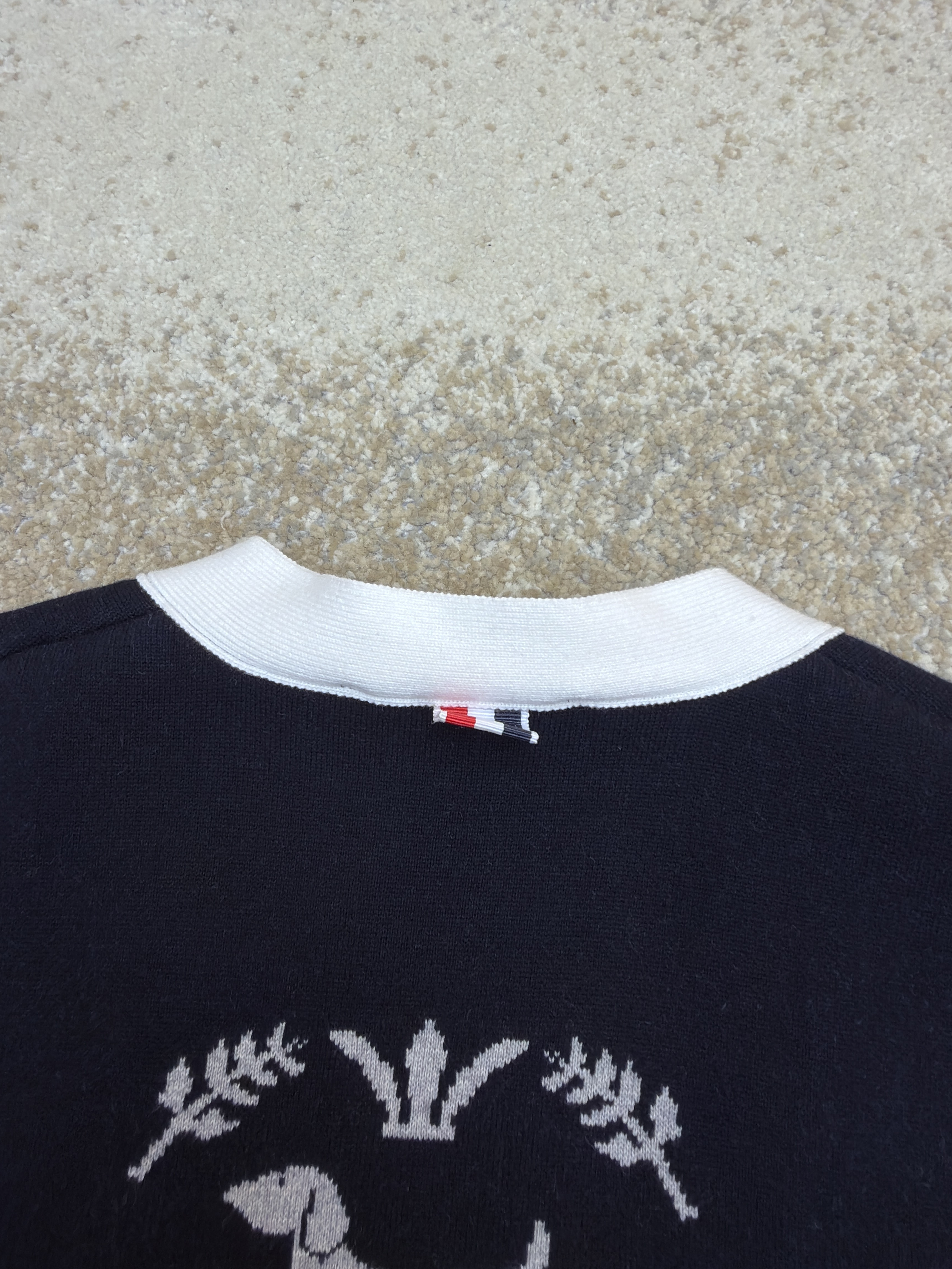 THOM BROWNE 学院徽章V领针织开衫 毛衣 针织衫 外套 长袖 藏蓝色 灰色 B5
