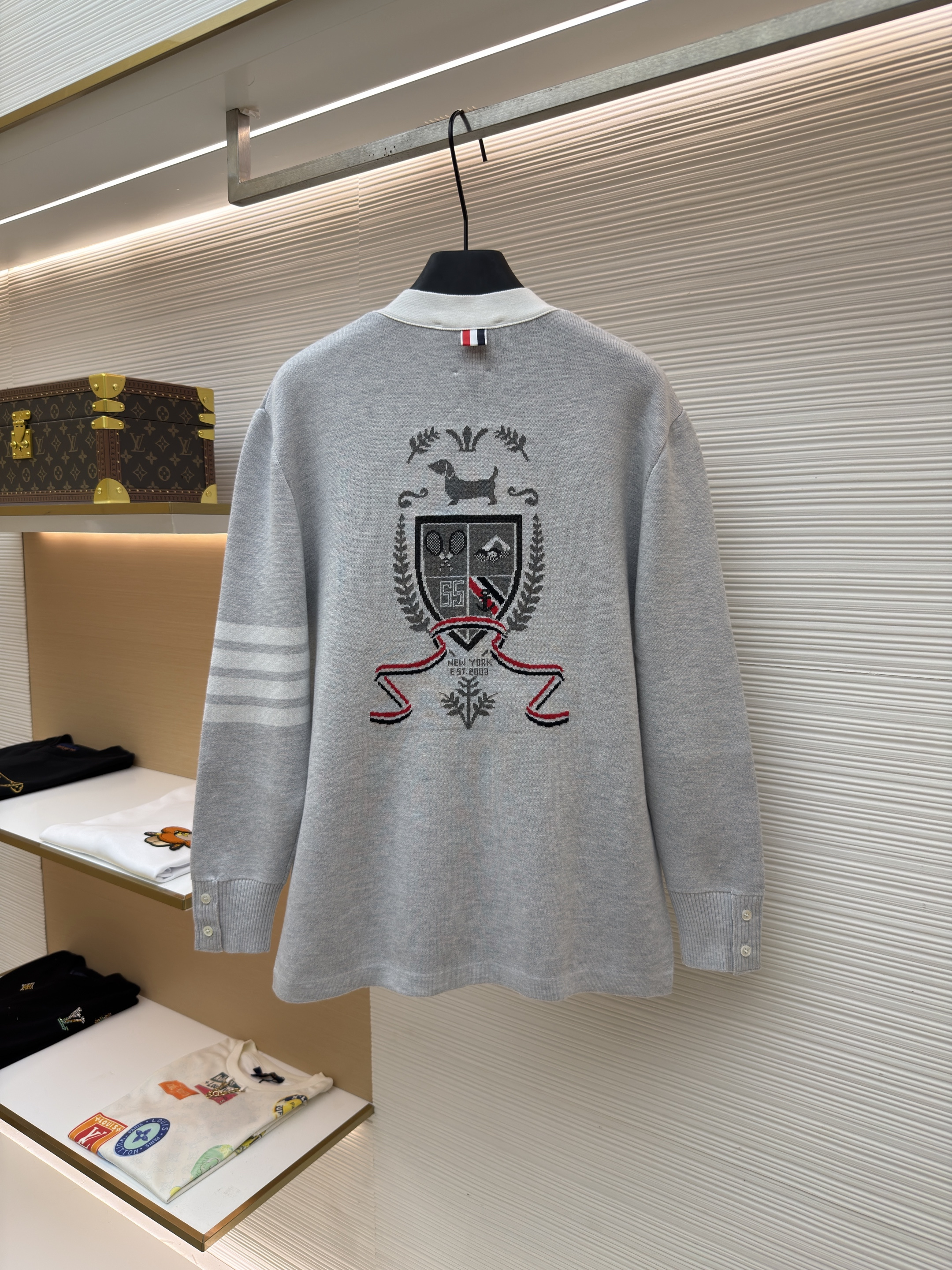 THOM BROWNE 学院徽章V领针织开衫 毛衣 针织衫 外套 长袖 藏蓝色 灰色 B5