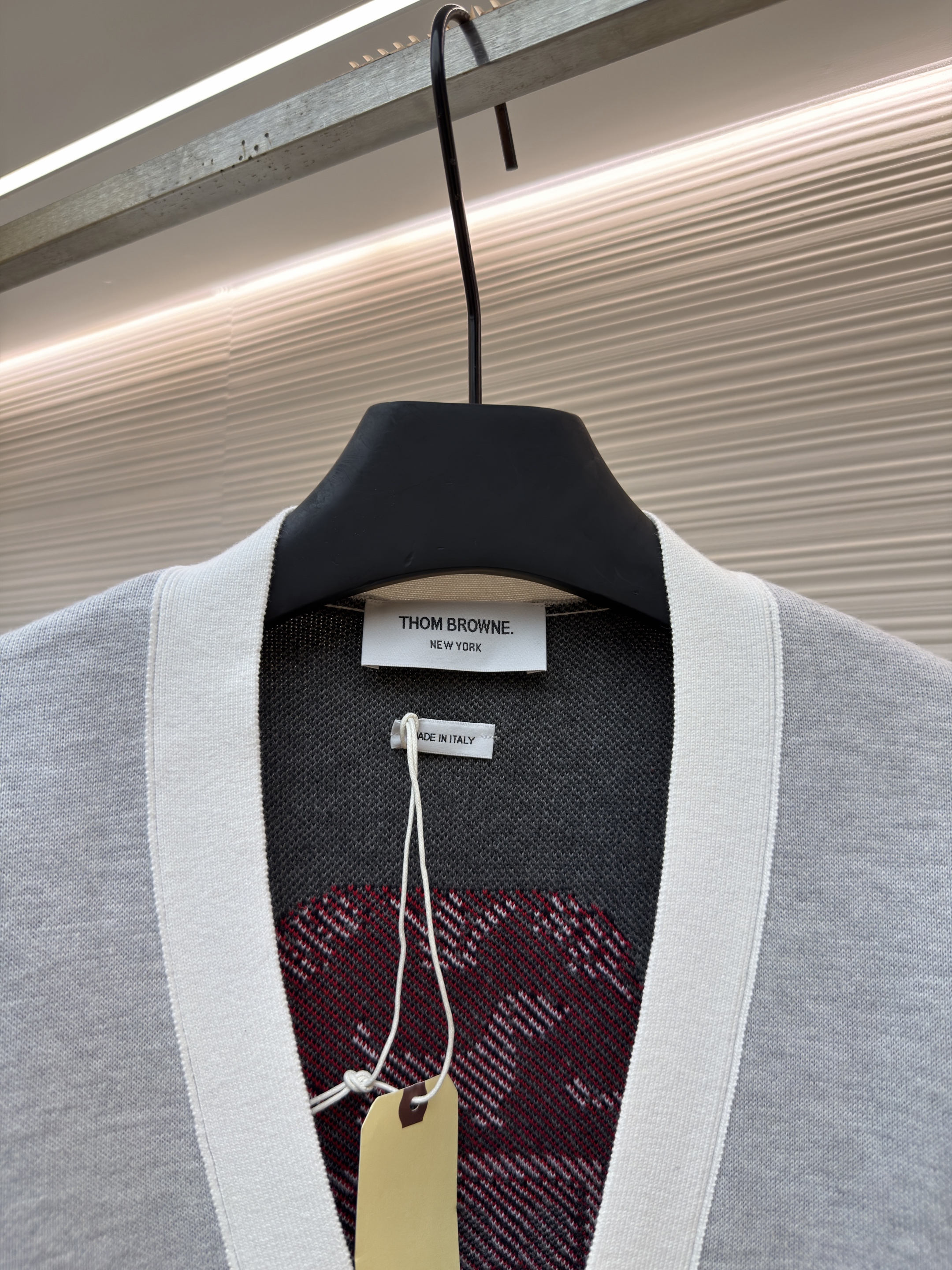 THOM BROWNE 学院徽章V领针织开衫 毛衣 针织衫 外套 长袖 藏蓝色 灰色 B5
