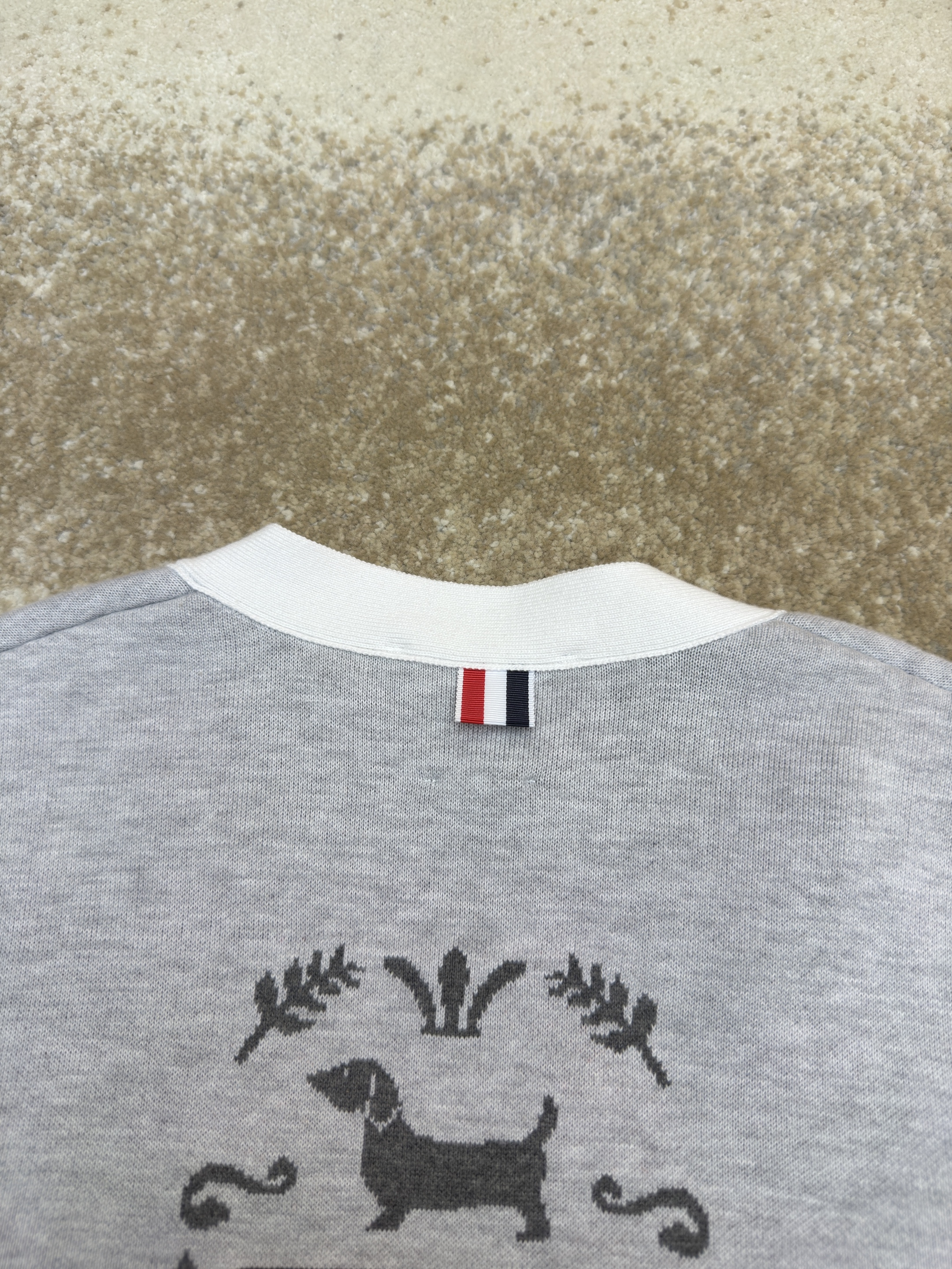 THOM BROWNE 学院徽章V领针织开衫 毛衣 针织衫 外套 长袖 藏蓝色 灰色 B5