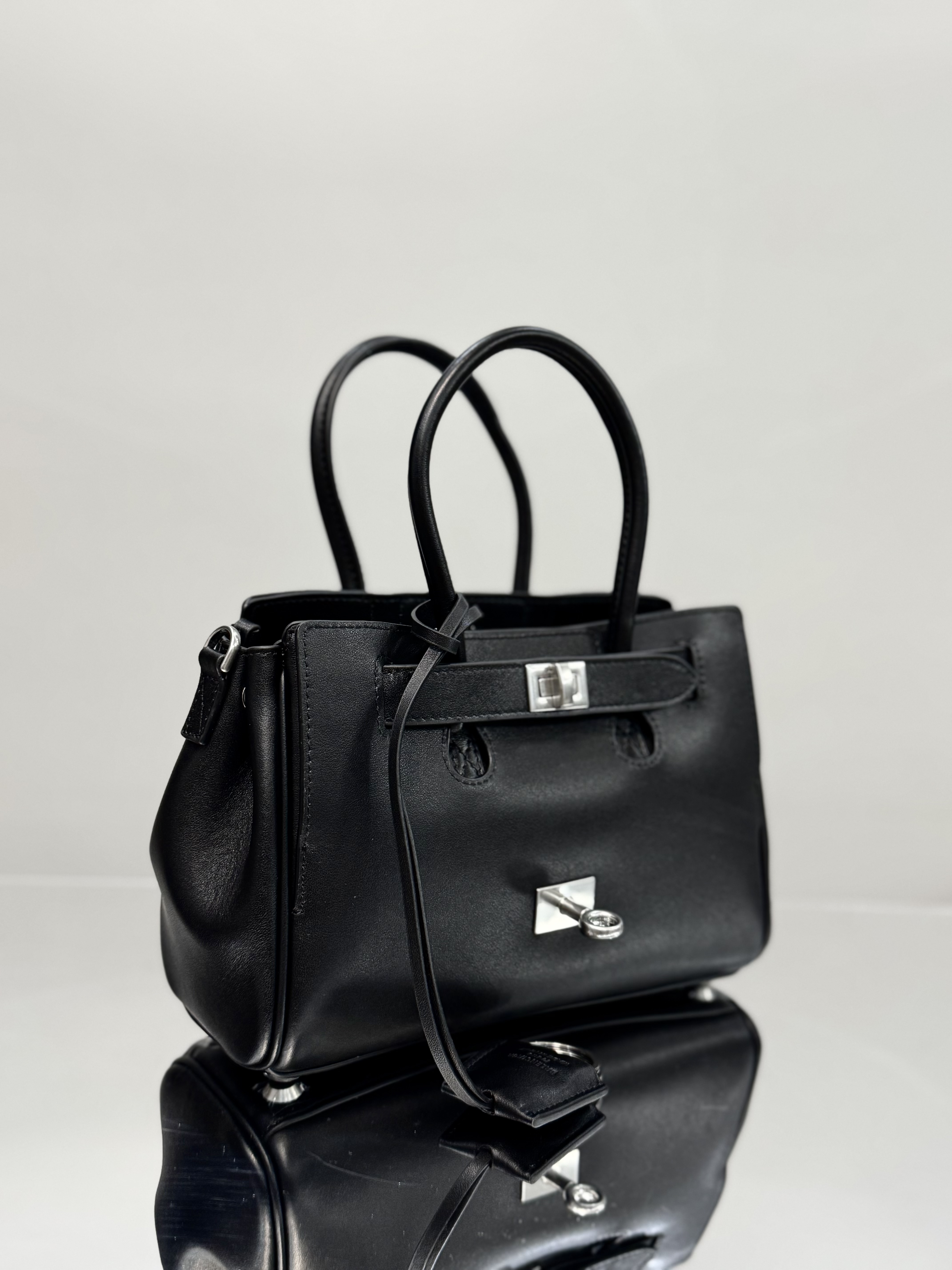 23CM-mini 巴黎世家 单肩斜跨 Balenciag Bel Air  (Crossbody/Shoulder) Cowhide Tote – Black 8357322ABAW1000