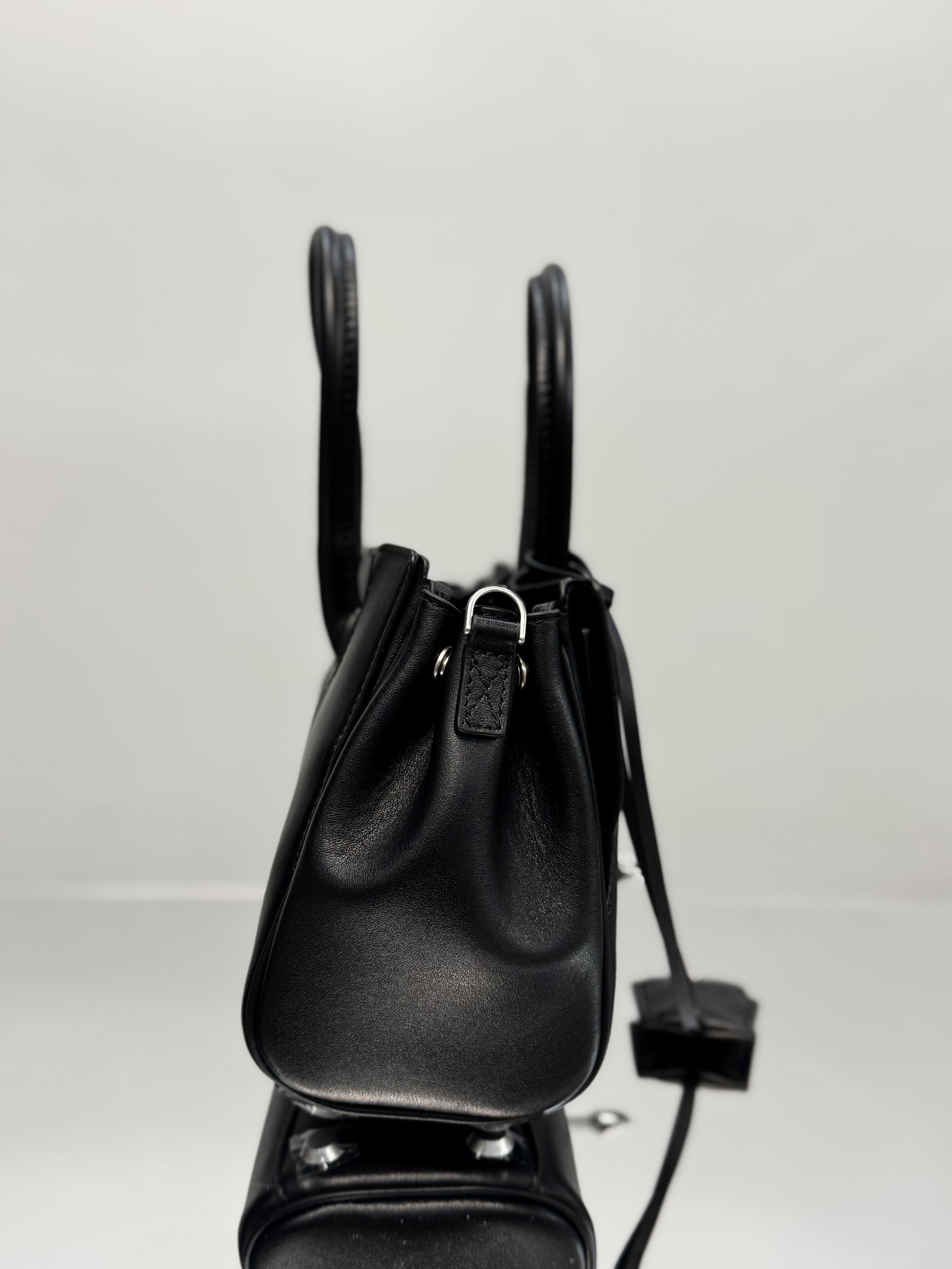 23CM-mini 巴黎世家 单肩斜跨 Balenciag Bel Air  (Crossbody/Shoulder) Cowhide Tote – Black 8357322ABAW1000