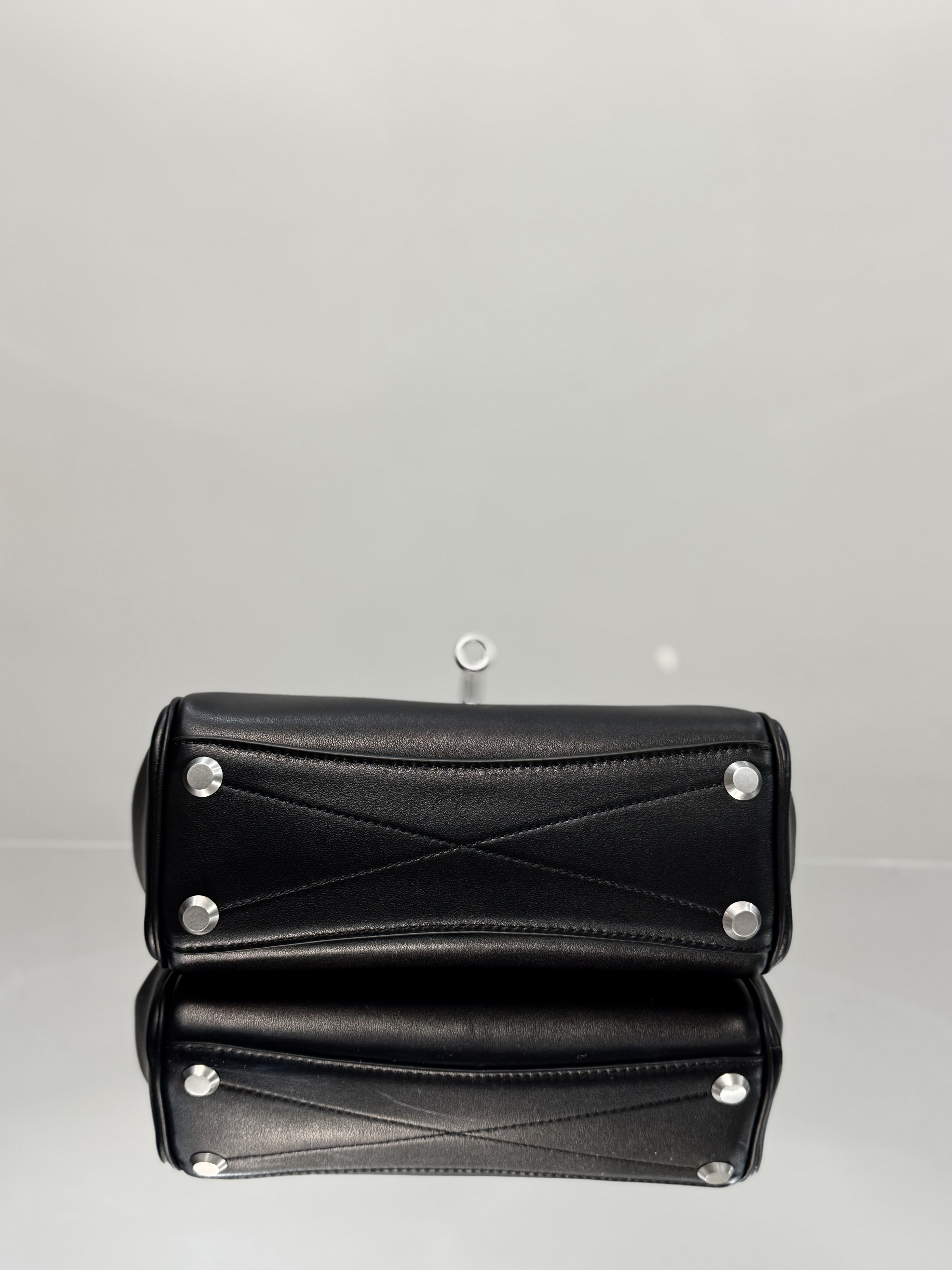 23CM-mini 巴黎世家 单肩斜跨 Balenciag Bel Air  (Crossbody/Shoulder) Cowhide Tote – Black 8357322ABAW1000