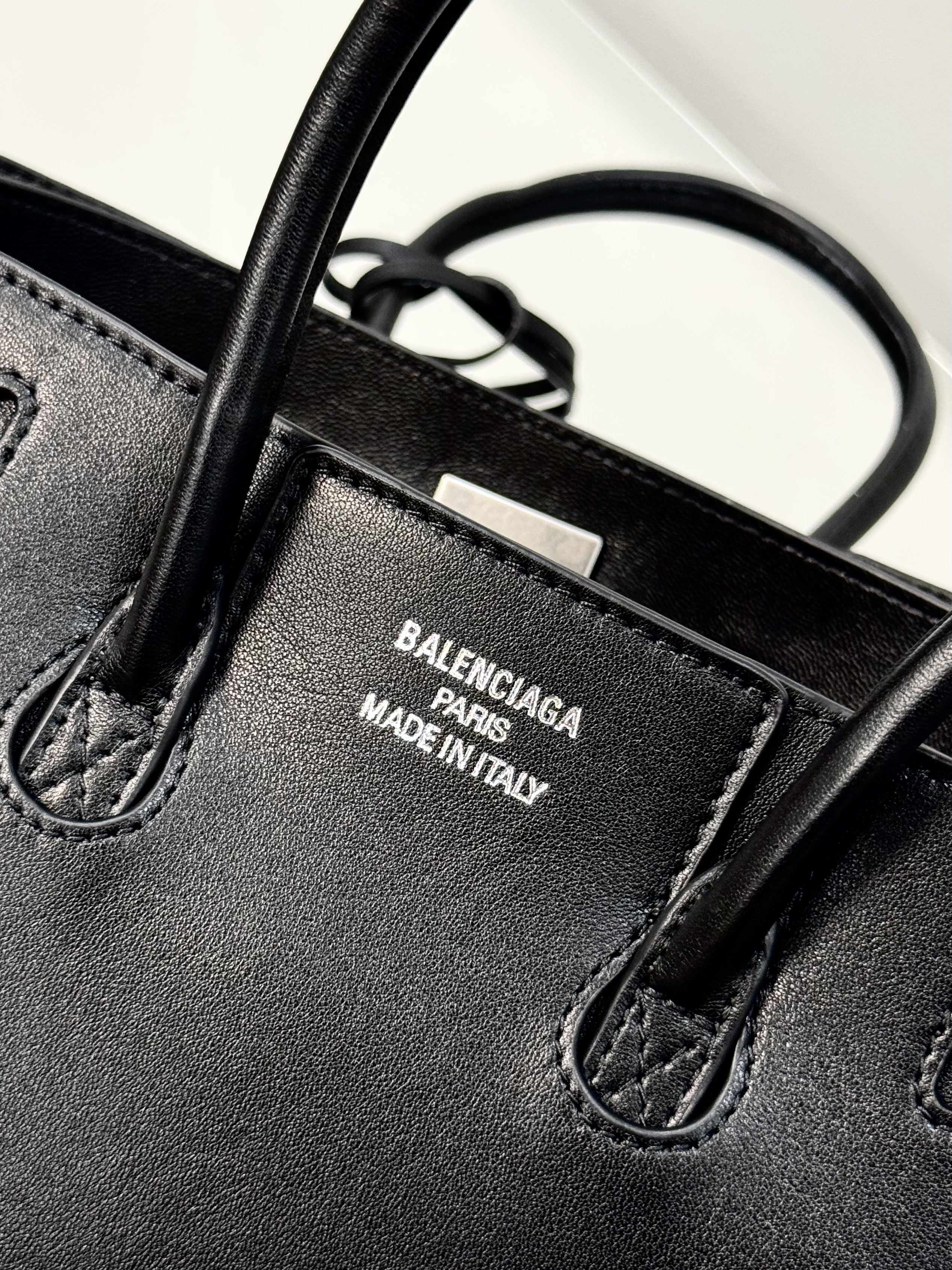 23CM-mini 巴黎世家 单肩斜跨 Balenciag Bel Air  (Crossbody/Shoulder) Cowhide Tote – Black 8357322ABAW1000