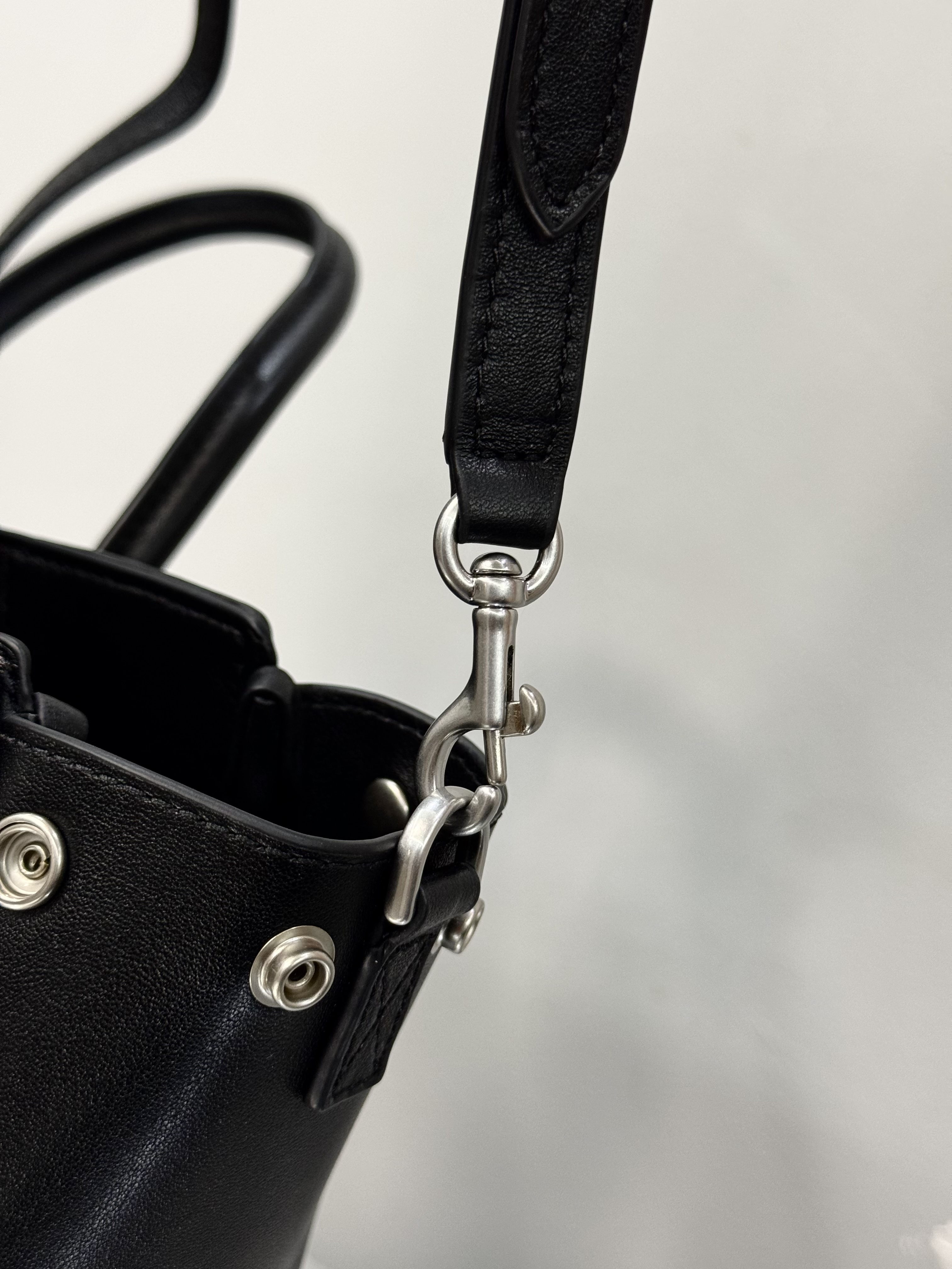 23CM-mini 巴黎世家 单肩斜跨 Balenciag Bel Air  (Crossbody/Shoulder) Cowhide Tote – Black 8357322ABAW1000