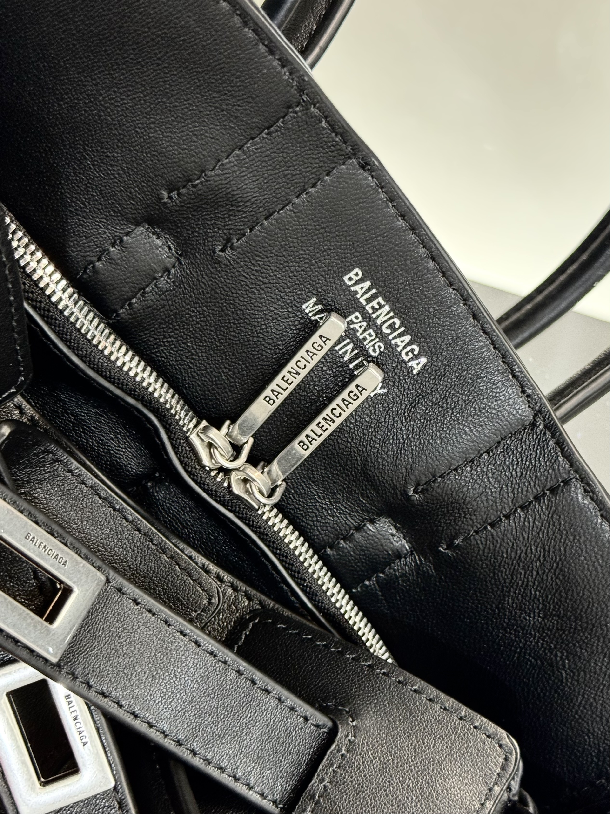 23CM-mini 巴黎世家 单肩斜跨 Balenciag Bel Air  (Crossbody/Shoulder) Cowhide Tote – Black 8357322ABAW1000